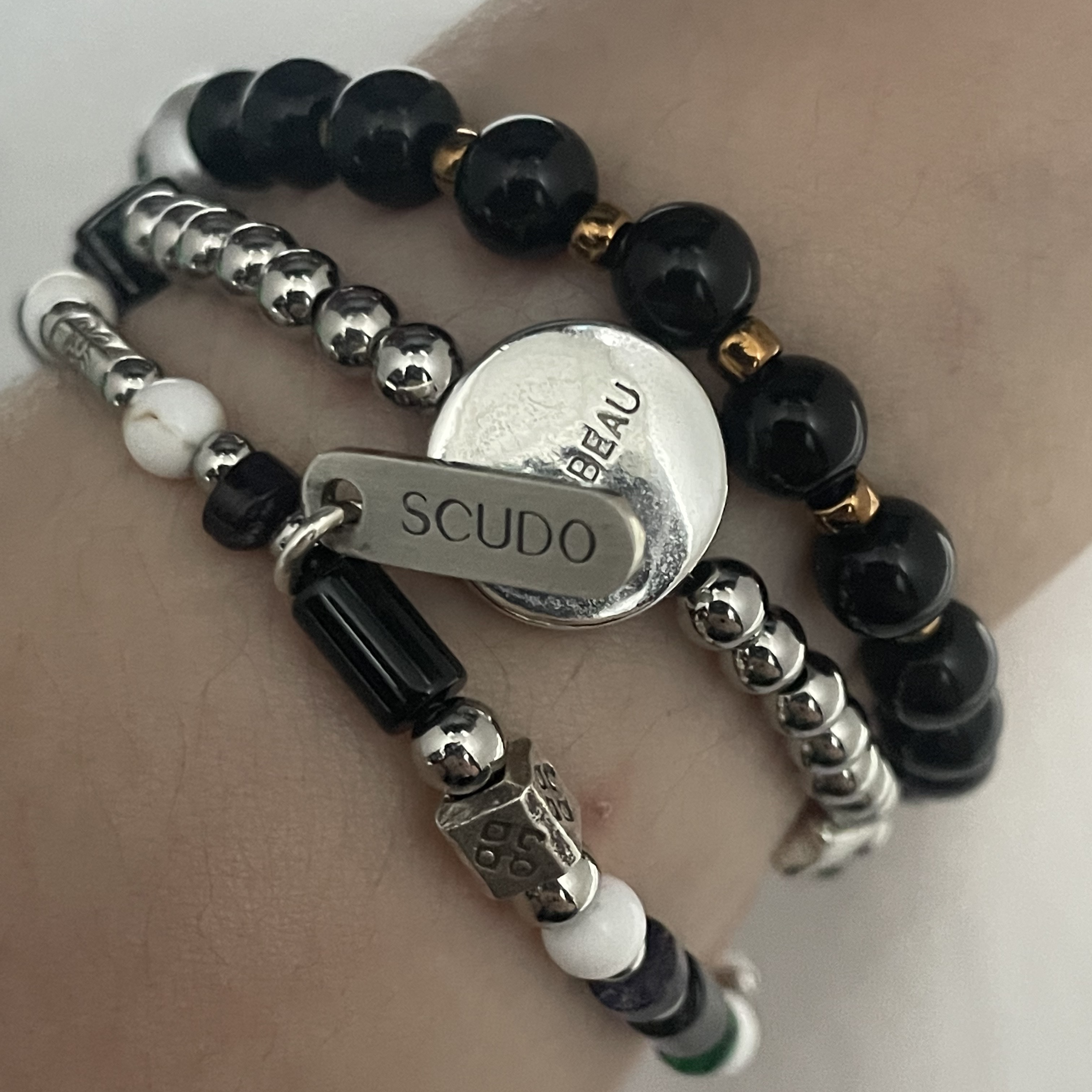 Scudo Grapevine Karen Beads Bracelet 착용 스타일 - 1