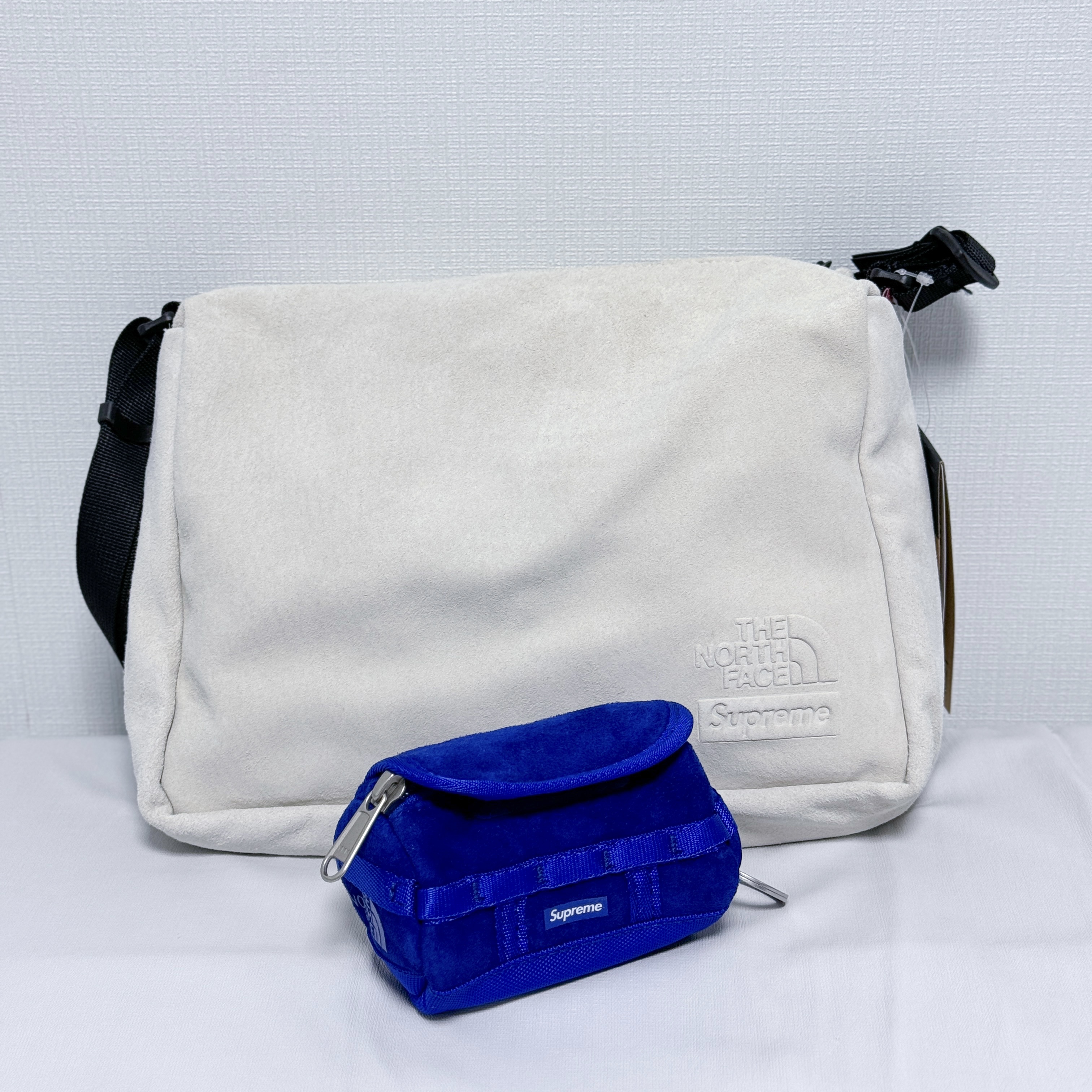 Supreme x The North Face Suede Base Camp Duffle Keychain Blue - 23FW, Supreme x The North Face Suede Shoulder Bag Stone - 23FW 착용 스타일