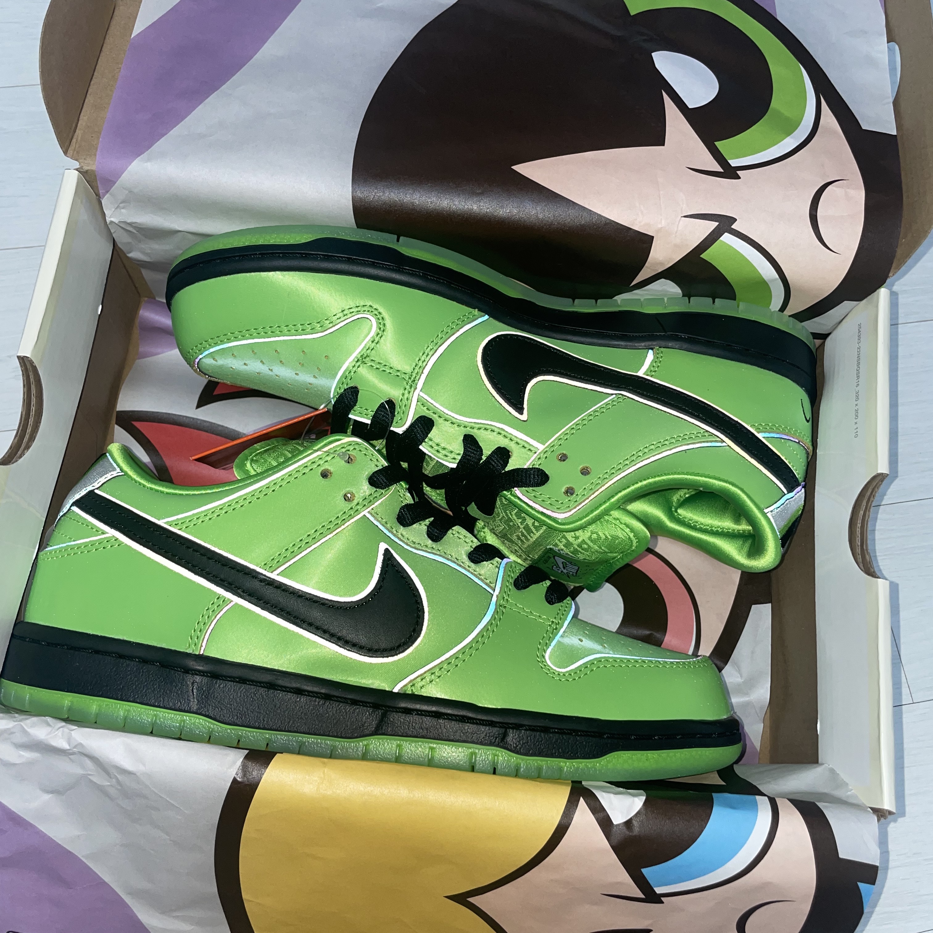 Nike x The Powerpuff Girls SB Dunk Low Pro QS Buttercup, (W) Jordan 1 Retro High OG Lucky Green 착용 스타일 - 2