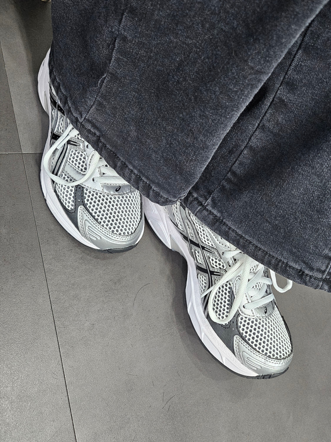 Asics Gel-1130 White Black 착용 스타일