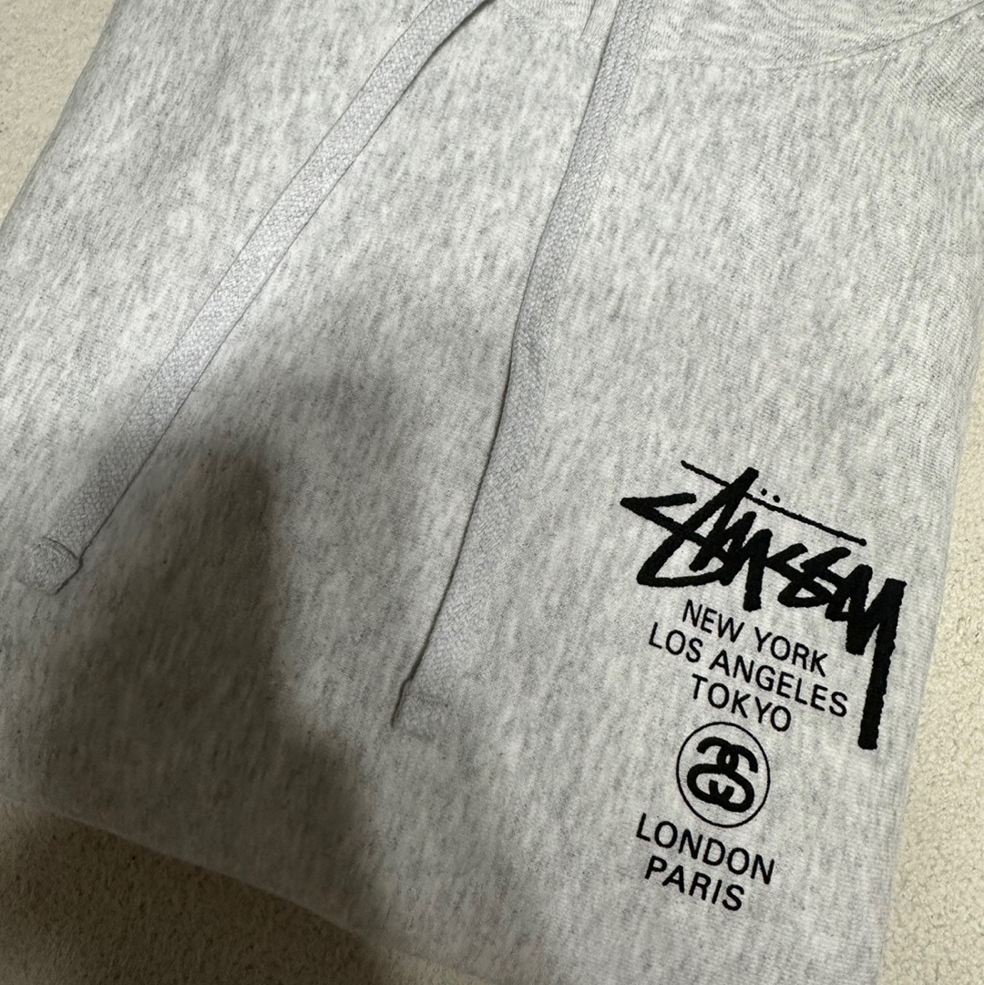 Stussy World Tour Hoodie Ash Heather 2023 착용 스타일