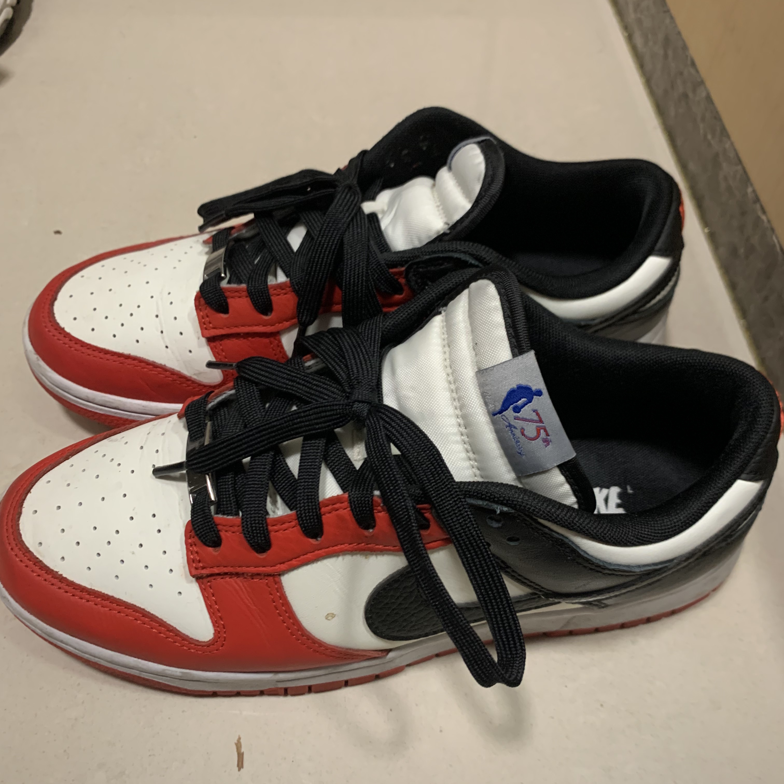 Nike x NBA Dunk Low Retro EMB Black and Chile Red 착용 스타일
