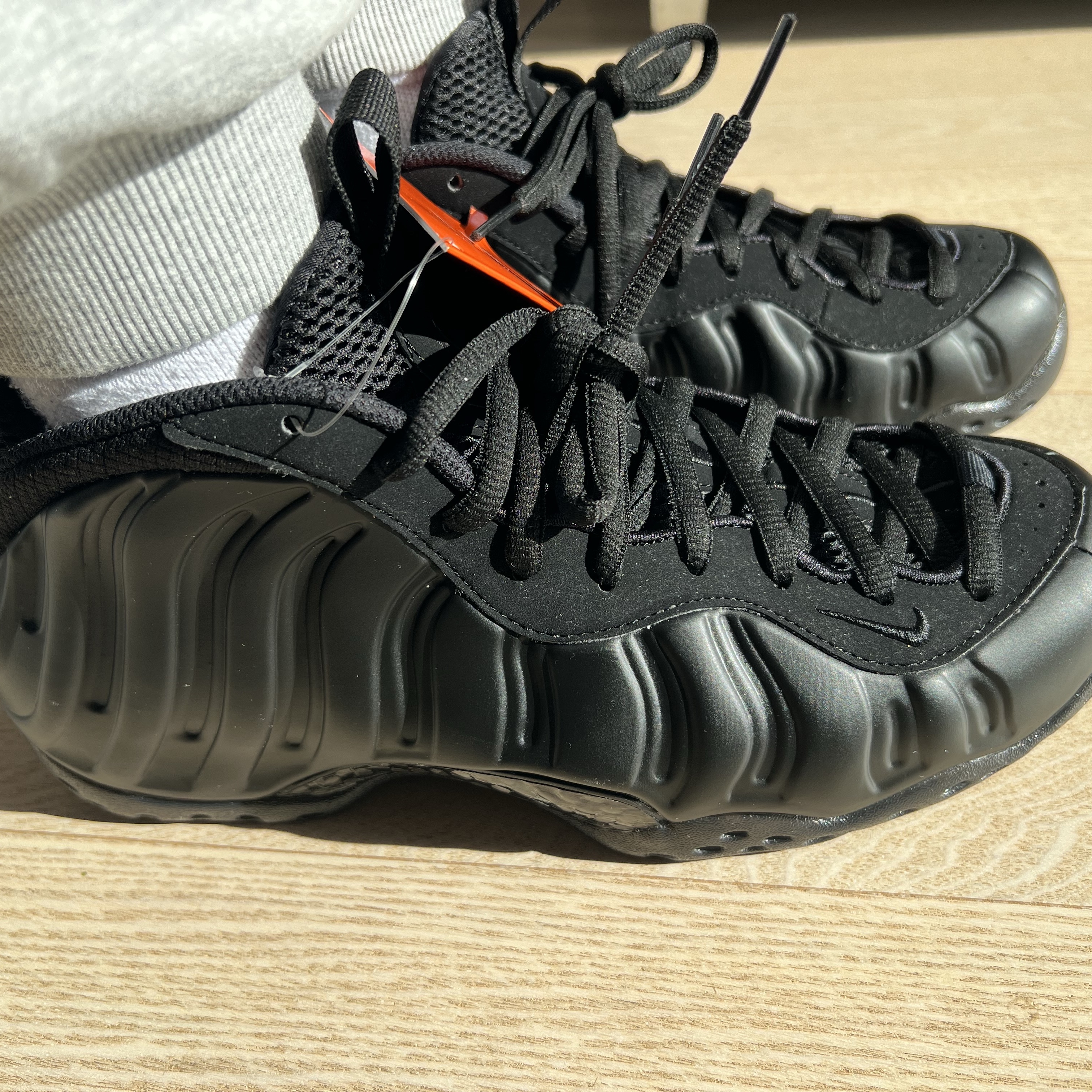 Nike Air Foamposite One Black Anthracite 착용 스타일 - 2