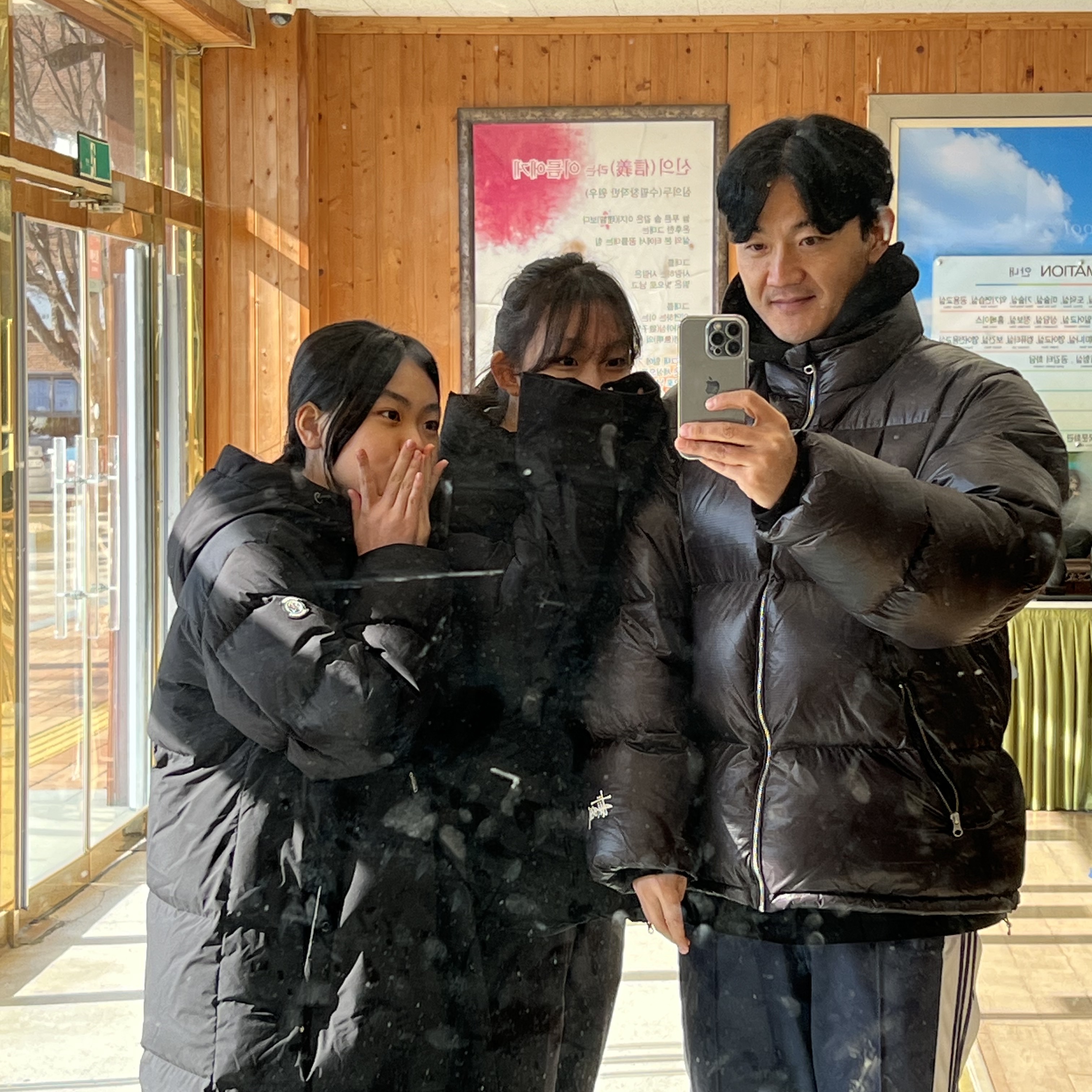 Stussy Down Puffer Parachute Ripstop Charcoal 착용 스타일