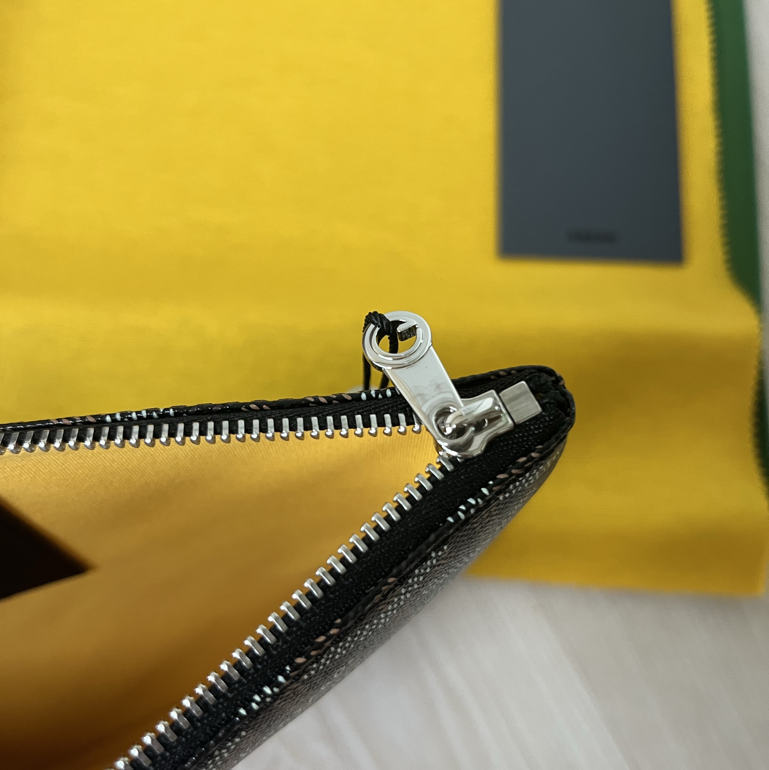 Goyard Senat Pochette MM Black 착용 스타일 - 4
