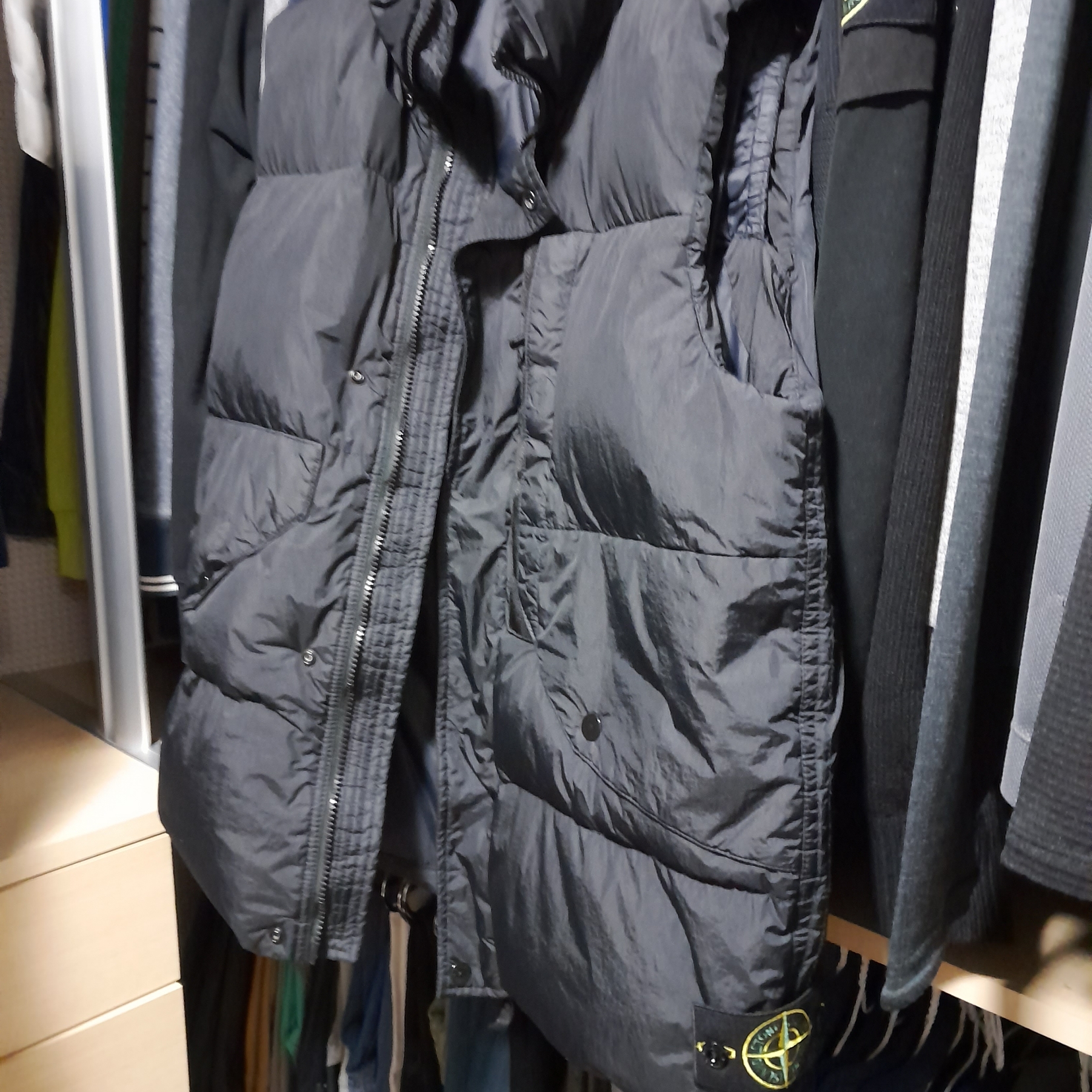 Stone Island G0423 Garment Dyed Crinkle Reps Recycled Nylon Down Vest Black - 23FW 착용 스타일 - 2