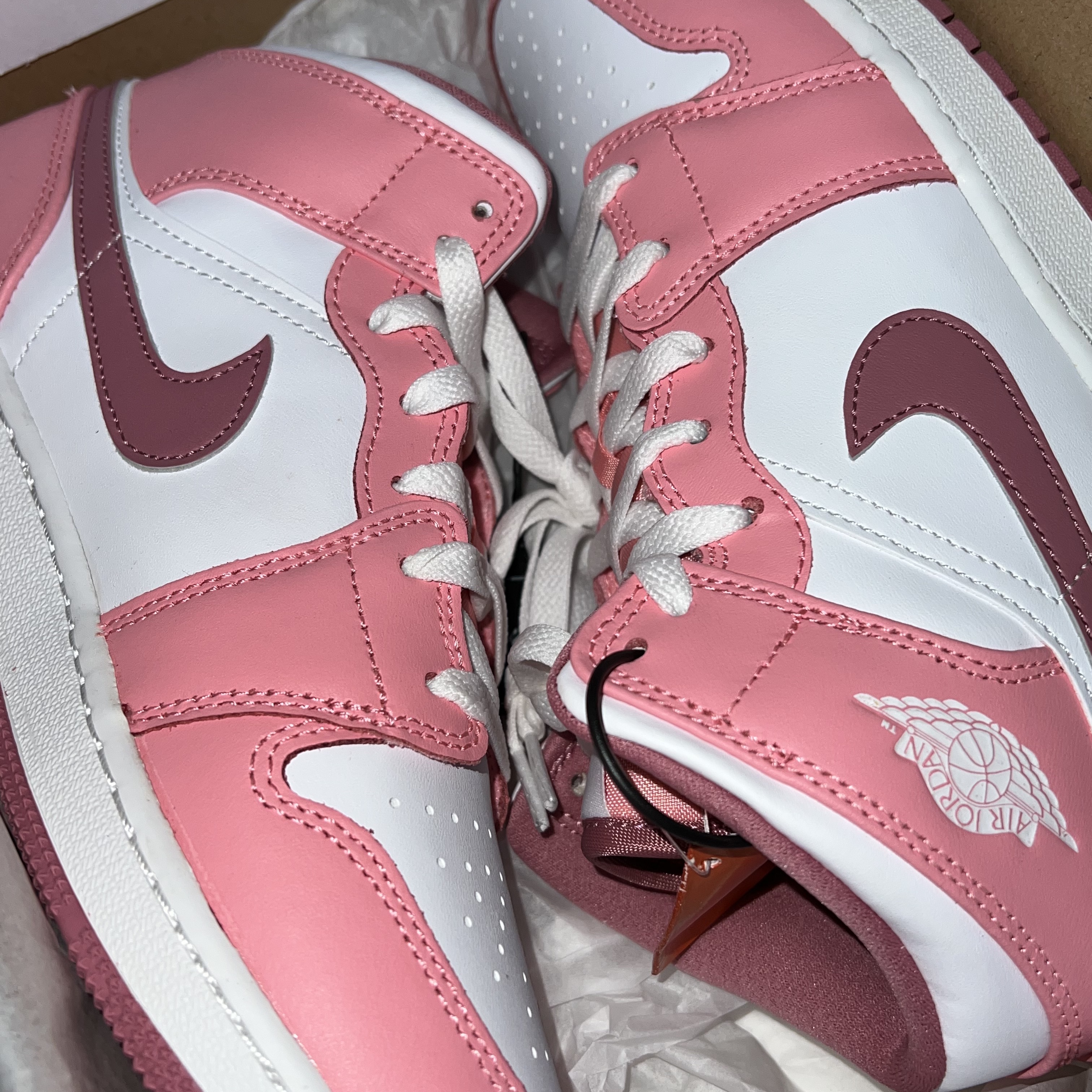 (GS) Jordan 1 Mid Coral Chalk Desert Berry 착용 스타일 - 1