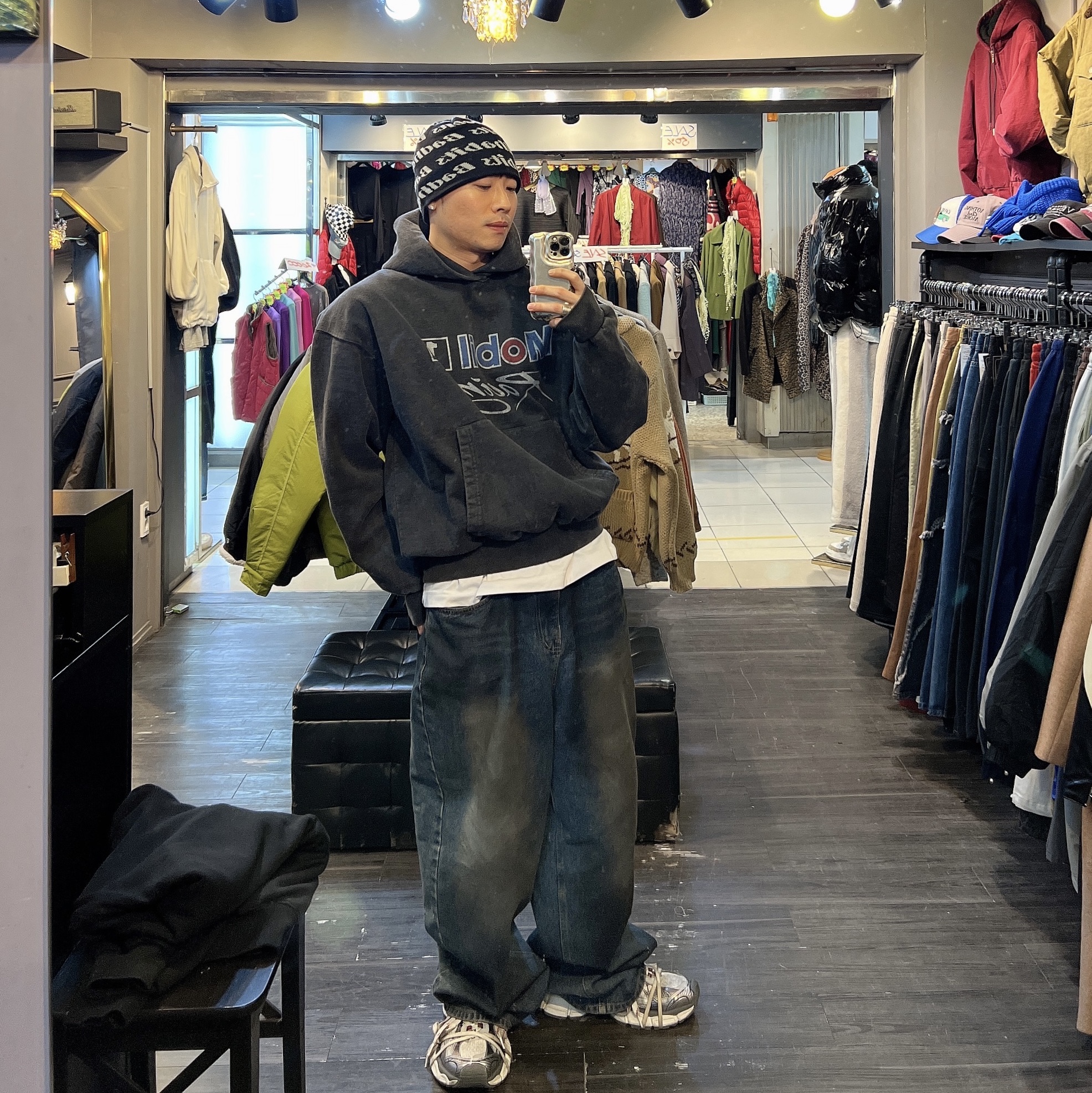 Balenciaga 3XL Sneakers Grey White Red 착용 스타일 - 2