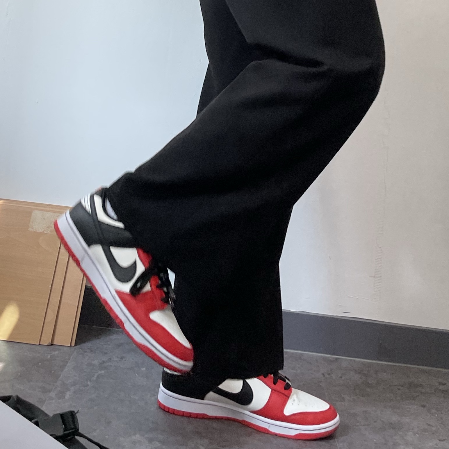 Nike x NBA Dunk Low Retro EMB Black and Chile Red 착용 스타일