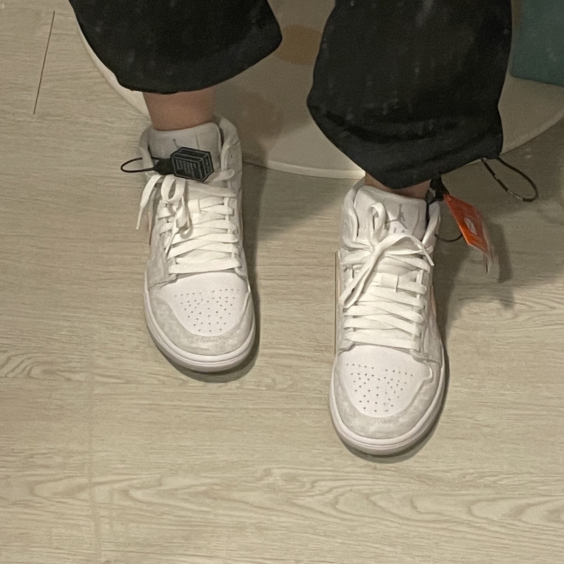 (W) Jordan 1 Mid SE Light Iron Ore 착용 스타일 - 2
