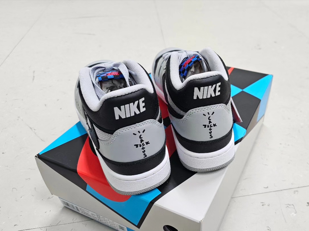 Nike x Travis Scott Mac Attack SP Light Smoke Grey 착용 스타일 - 2