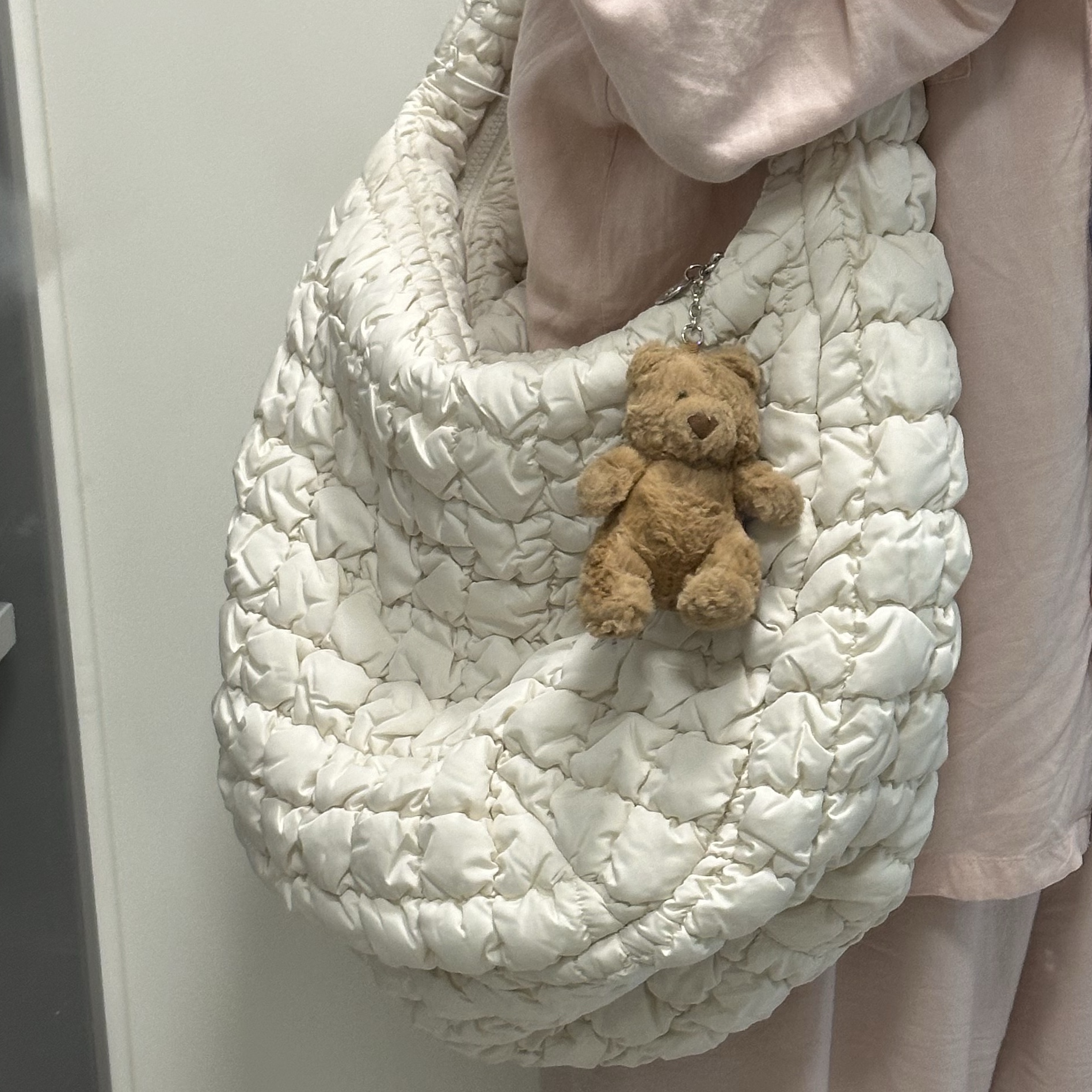 Jellycat Bartholomew Bear Bag Charm Brown 착용 스타일