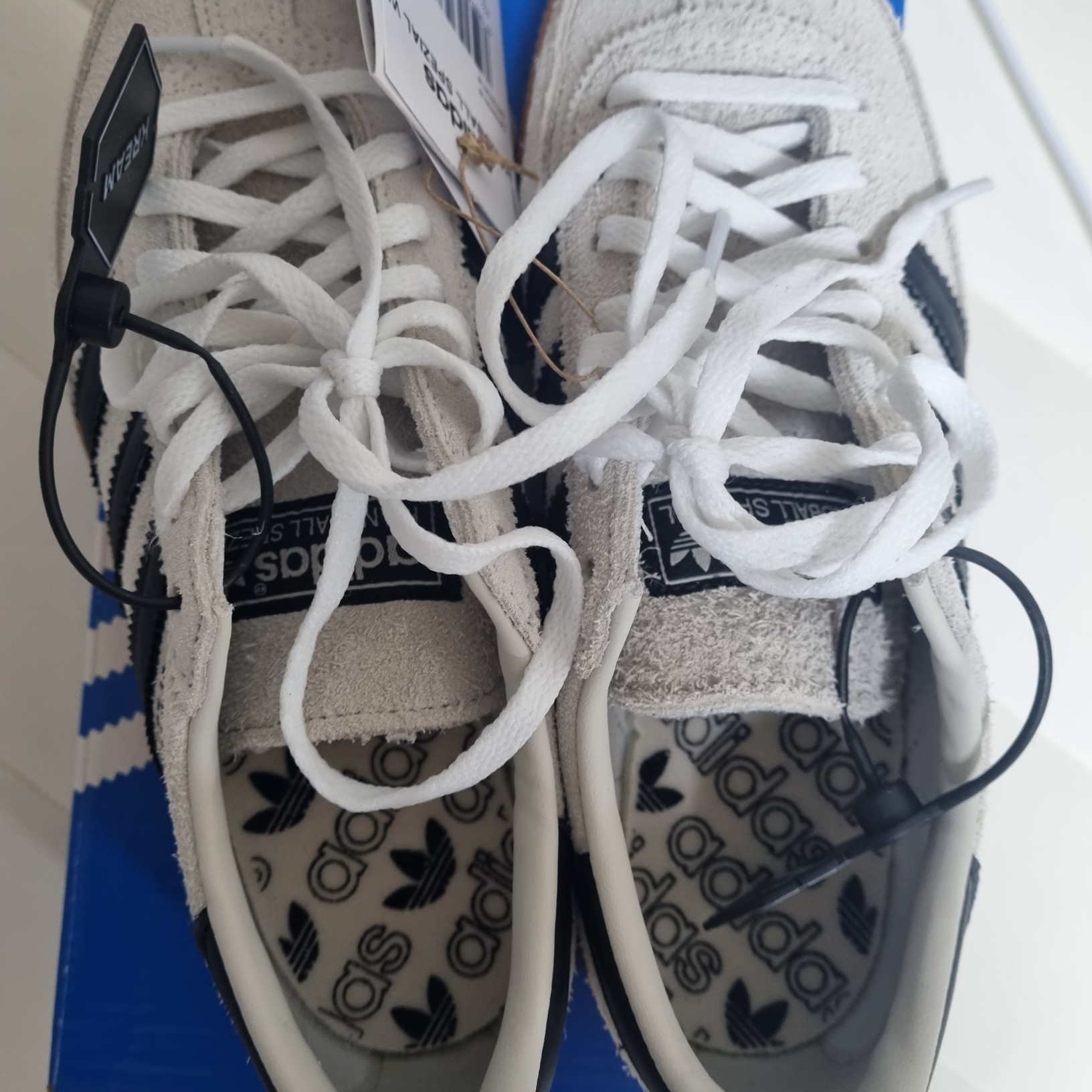 (W) Adidas Spezial Handball Aluminium Core Black 착용 스타일