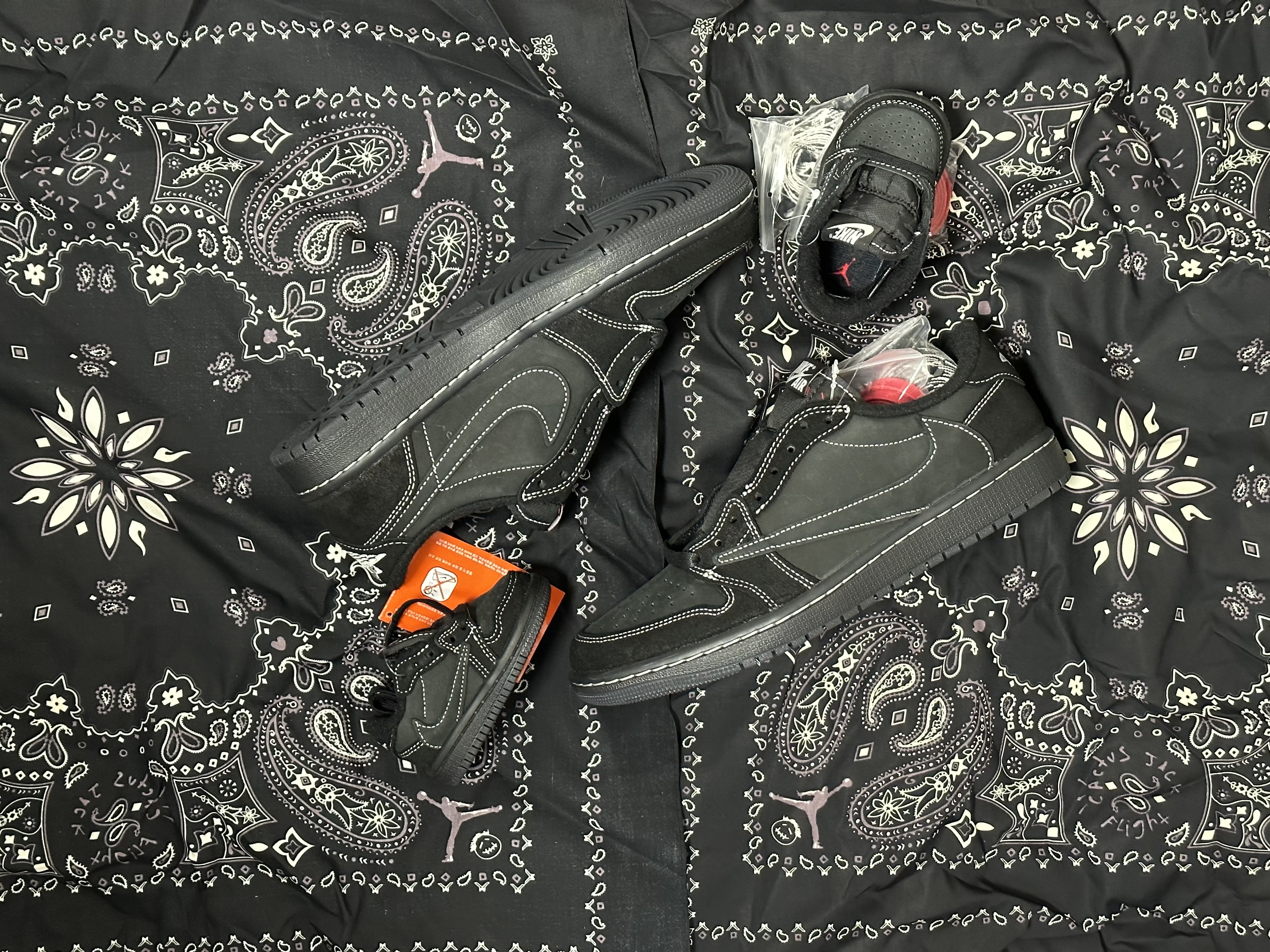 Jordan 1 x Travis Scott Retro Low OG SP Black Phantom, (TD) Jordan 1 x Travis Scott Retro Low OG SP Black Phantom 착용 스타일 - 1