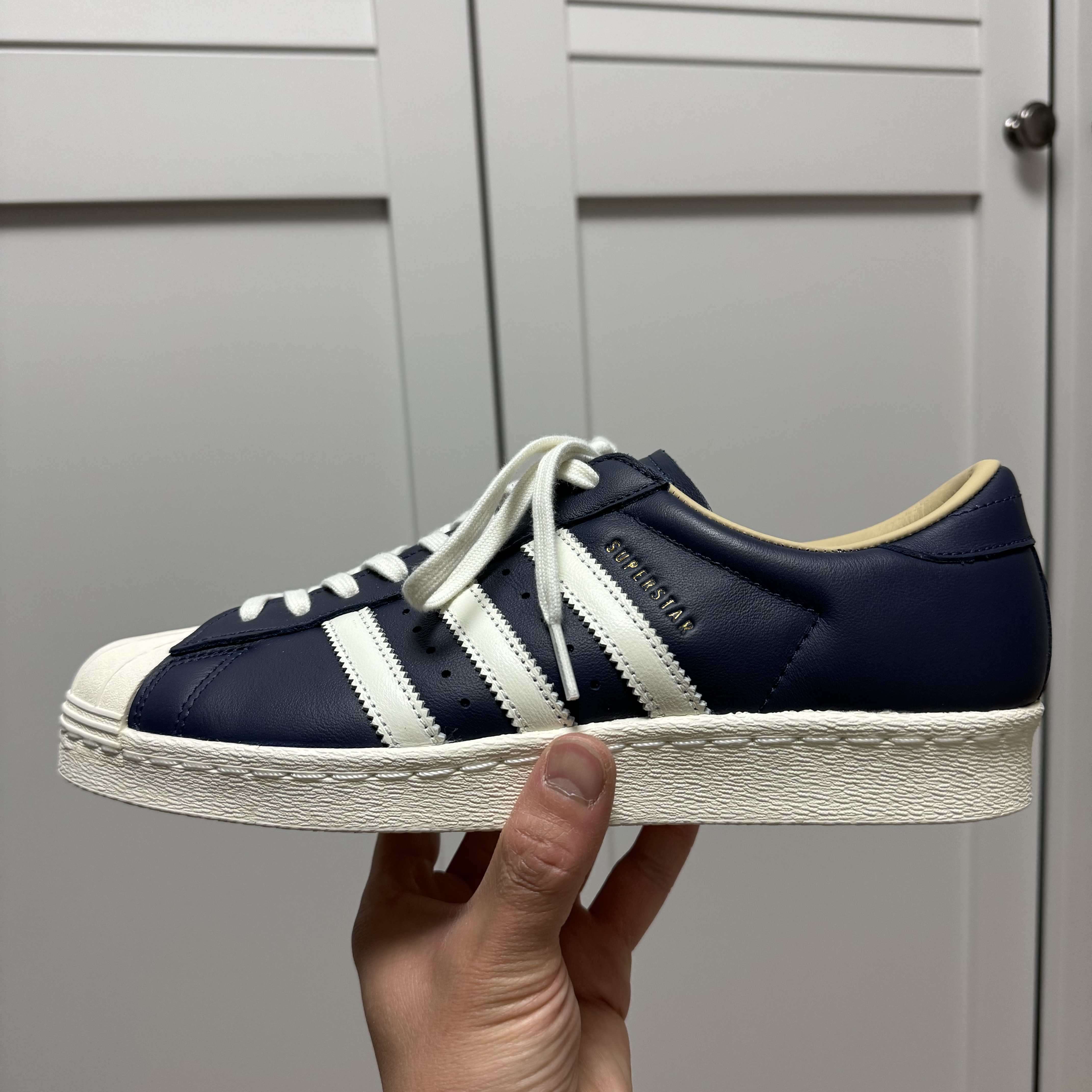 Adidas Superstar 80s Tany Night Indigo Off White, Stussy Basic Stussy Hoodie Navy 2023 착용 스타일 - 2