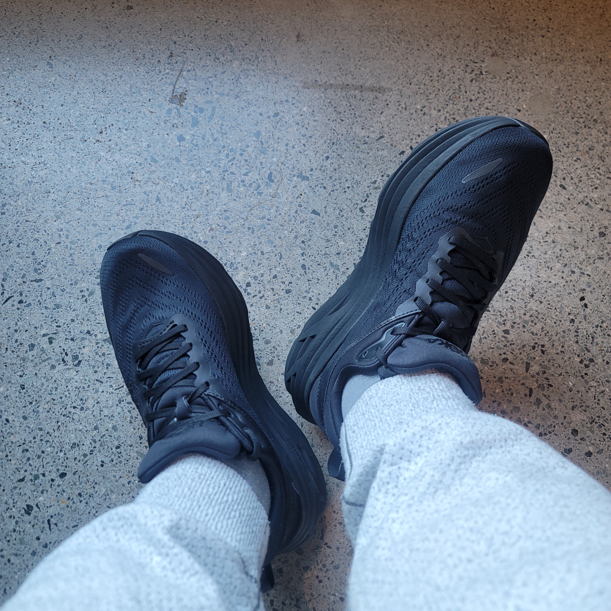 Hoka Bondi 8 Black - Wide 착용 스타일