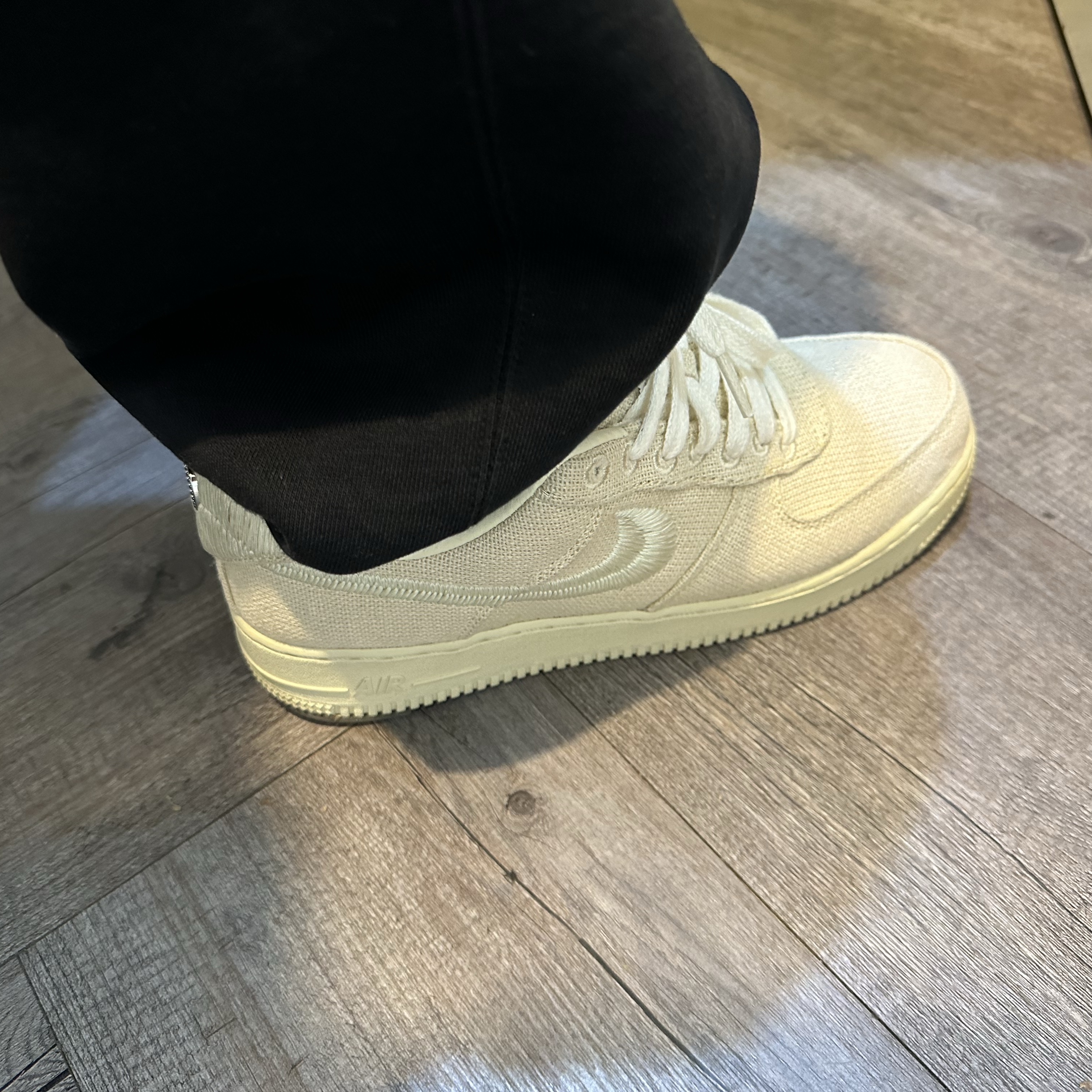 Nike x Stussy Air Force 1 '07 Mid SP Fossil, Nike x Stussy Air Force 1 Low Fossil 착용 스타일 - 1