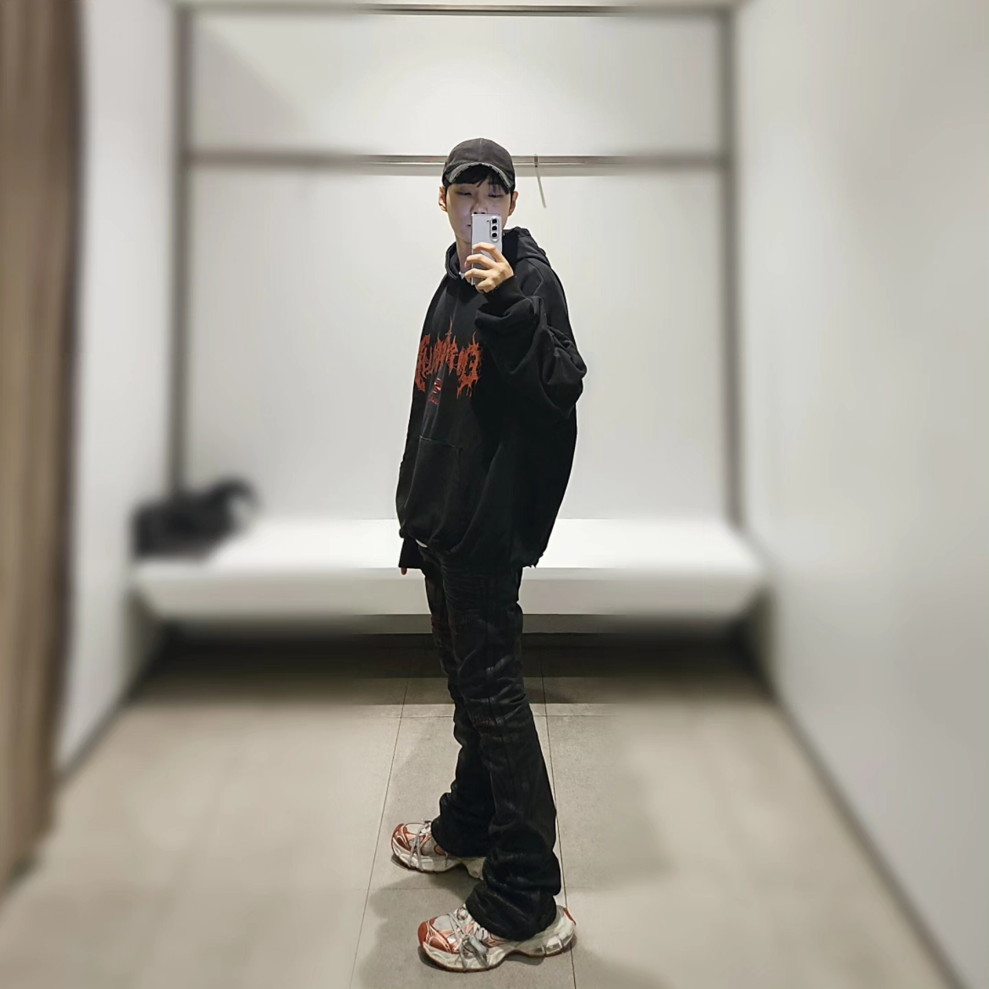 Undermycar x Emostanceclub Deremo Double Logo Oversized Hoodie Toreador - 23FW, Undermycar x Emostanceclub Emoun Destroyed Cowhide Suede Red Stitch Denim Toreador - 23FW 착용 스타일 - 2