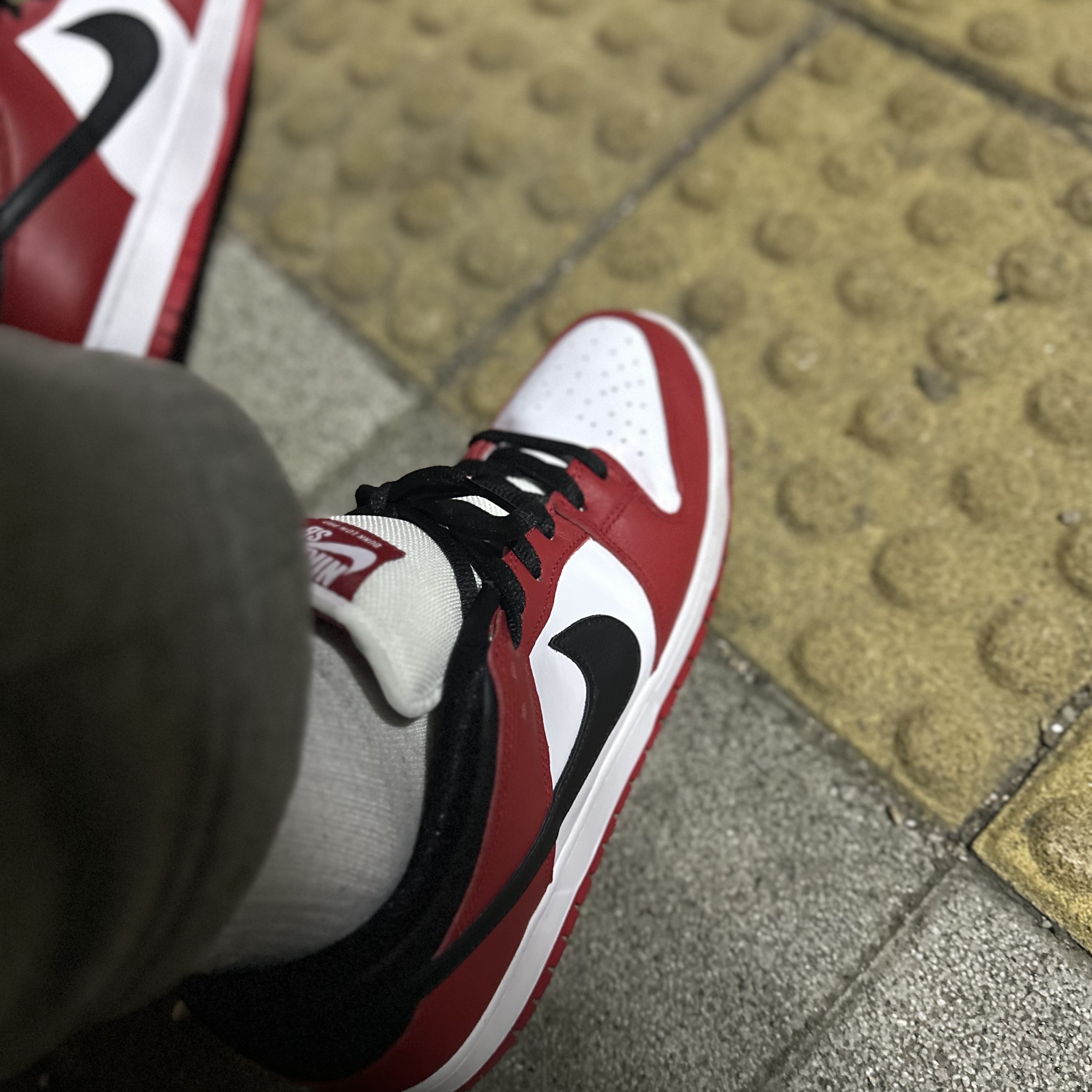 Nike SB Dunk Low Pro Chicago 착용 스타일 - 3