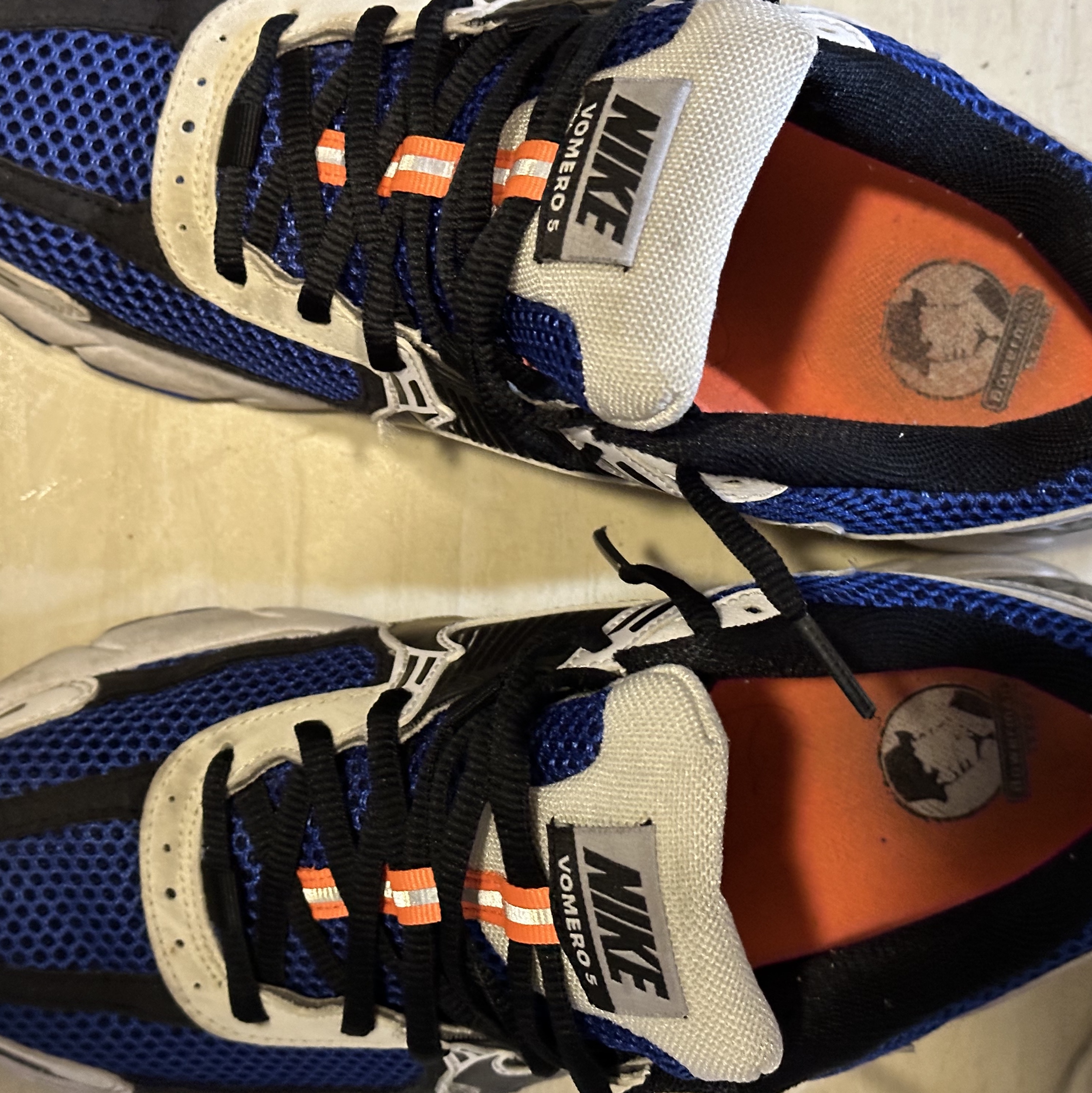 Nike Zoom Vomero 5 White Racer Blue Black 착용 스타일