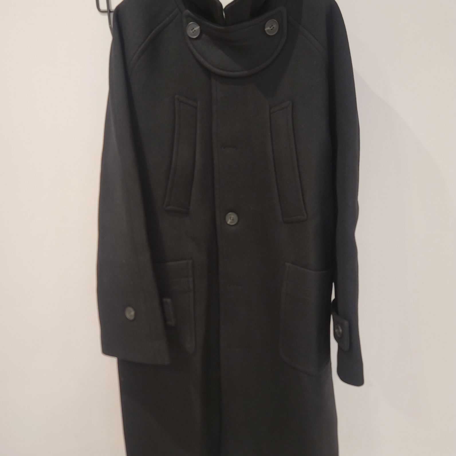 Undermycar Legion.02 Balmacaan Oversized Wool Coat Black 착용 스타일 - 2