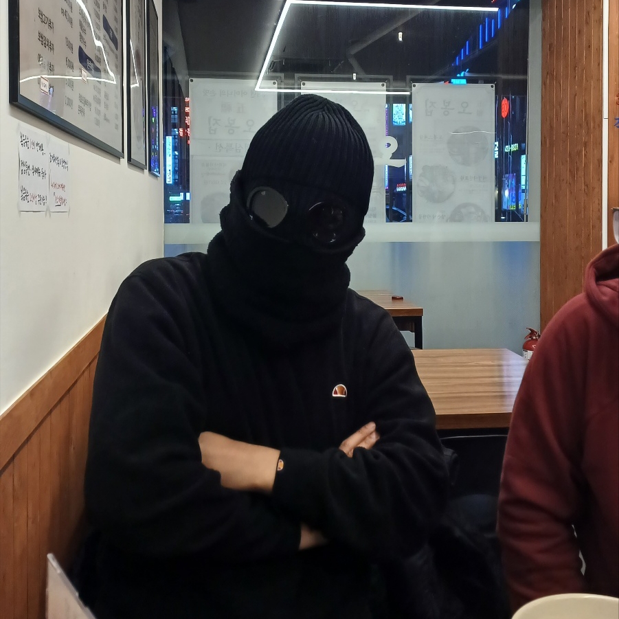 C.P. Company Extra Fine Merino Wool Goggle Beanie Black 착용 스타일