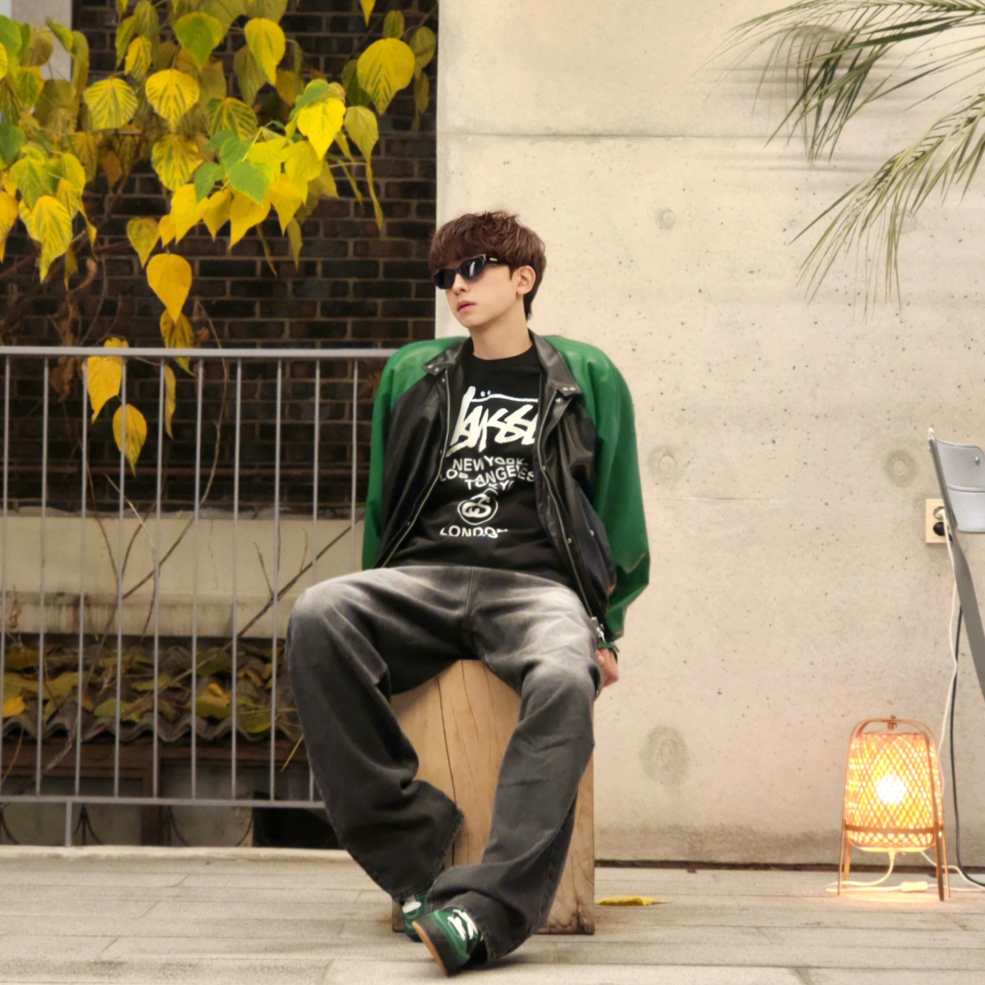Adidas x YNuK Adimatic Dark Green Core Black, Stussy World Tour Crew Pigment Dyed Black 착용 스타일 - 1
