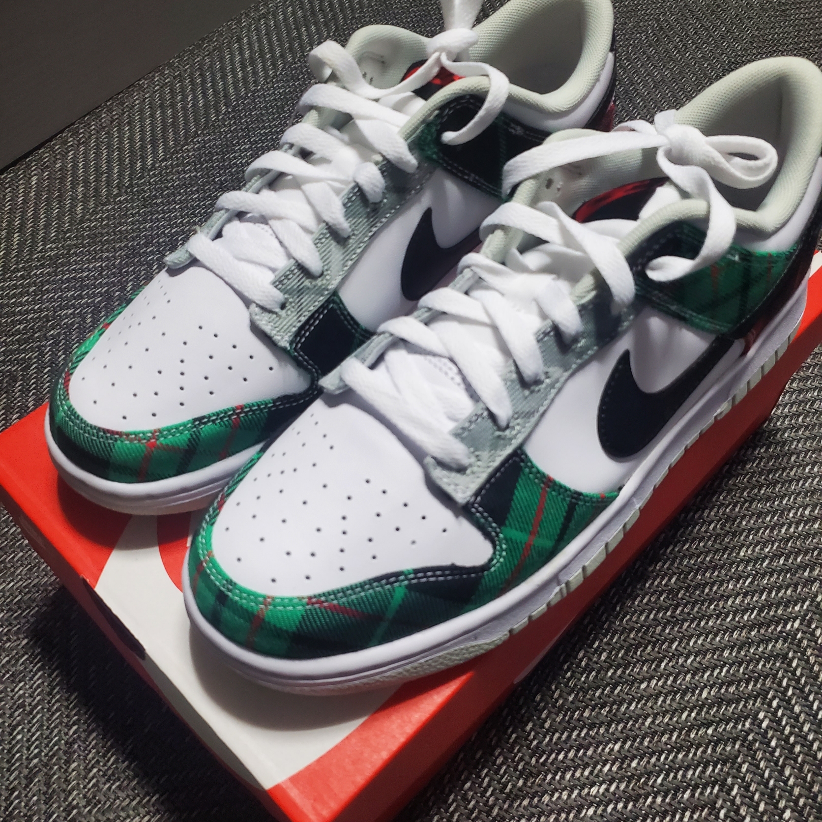 Nike Dunk Low Retro PRM White and Black 착용 스타일