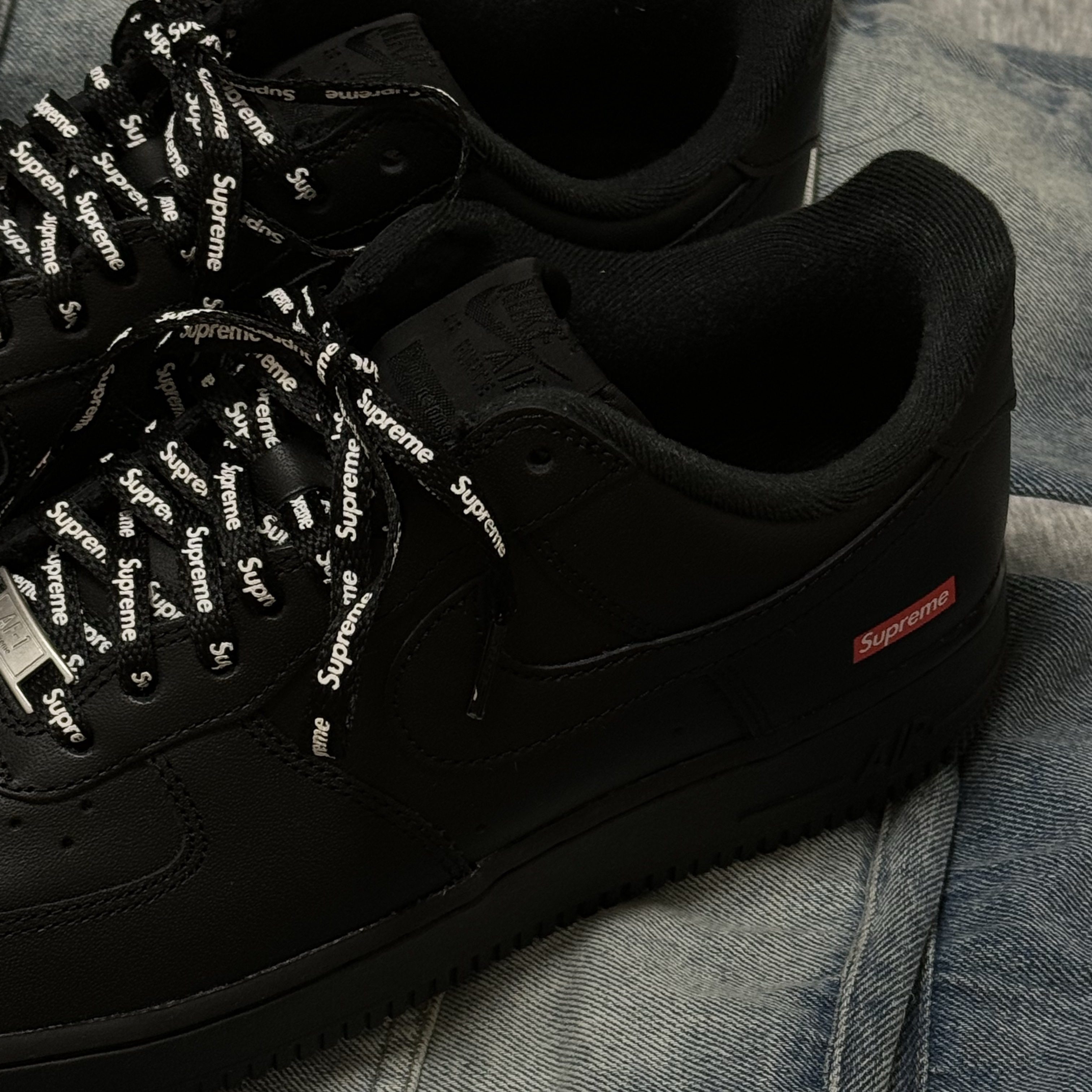 Nike x Supreme Air Force 1 Low Black 착용 스타일