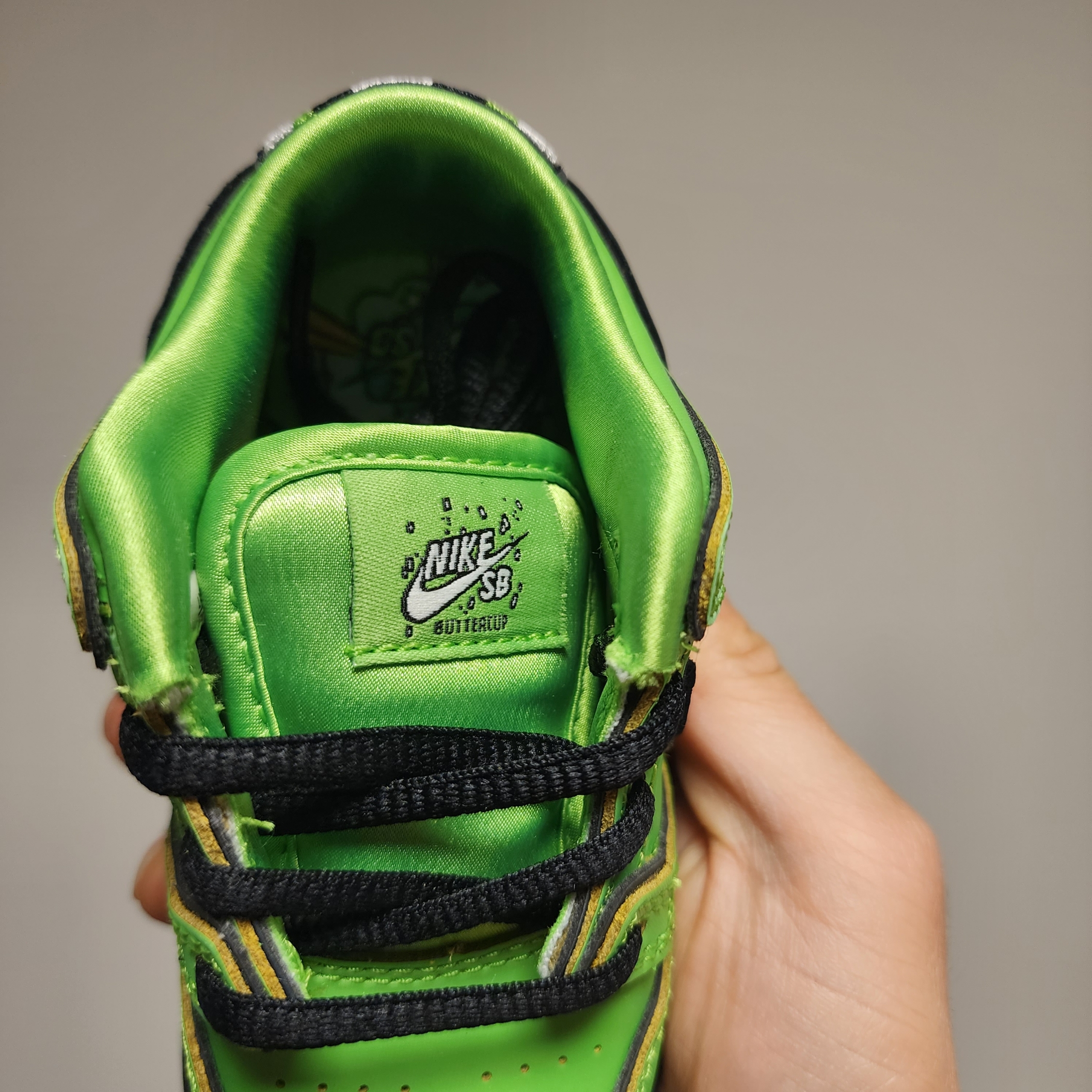 (TD) Nike x The Powerpuff Girls SB Dunk Low Pro QS Buttercup 착용 스타일 - 4