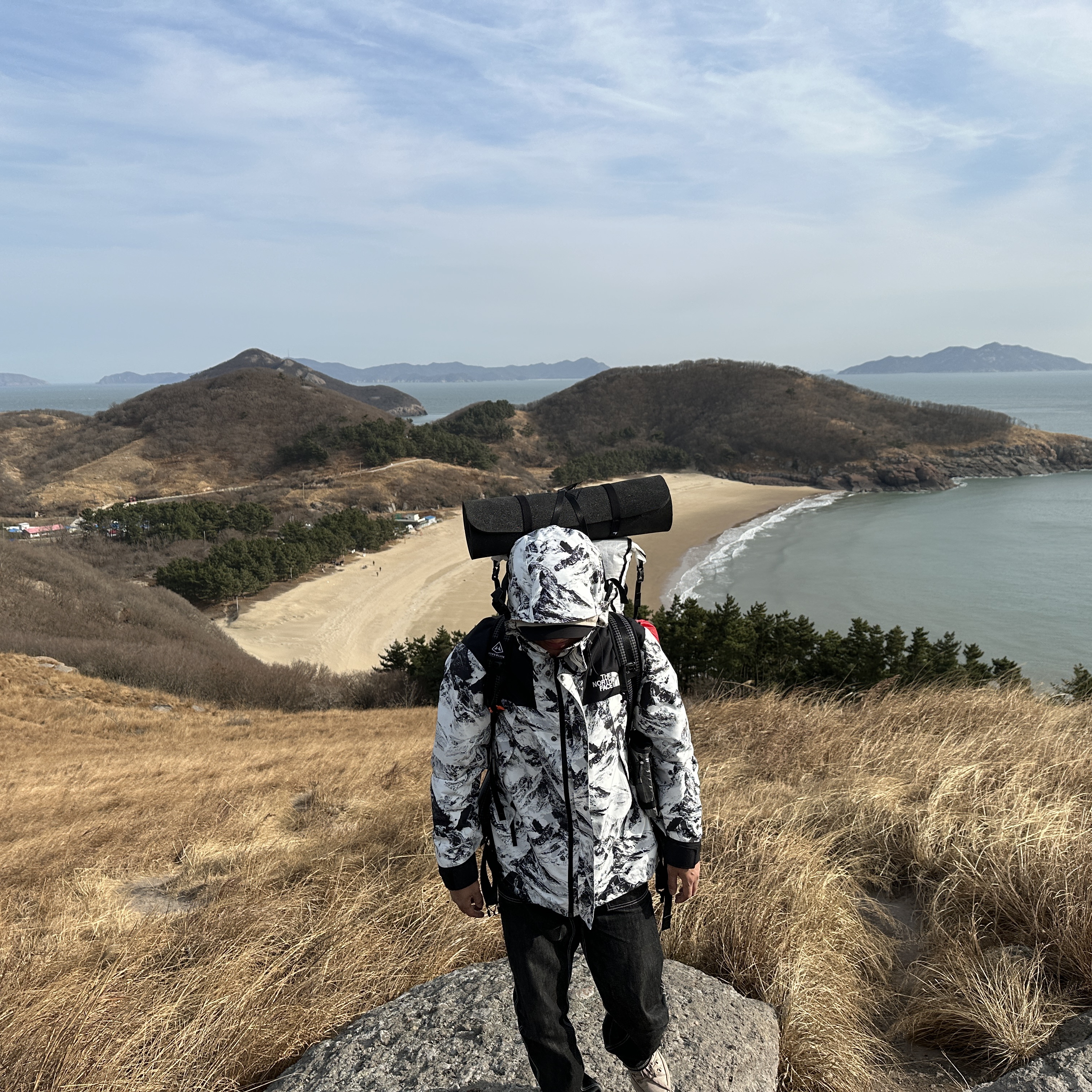 The North Face Novelty Eco GTX Mountain Jacket Nutral Gray 착용 스타일