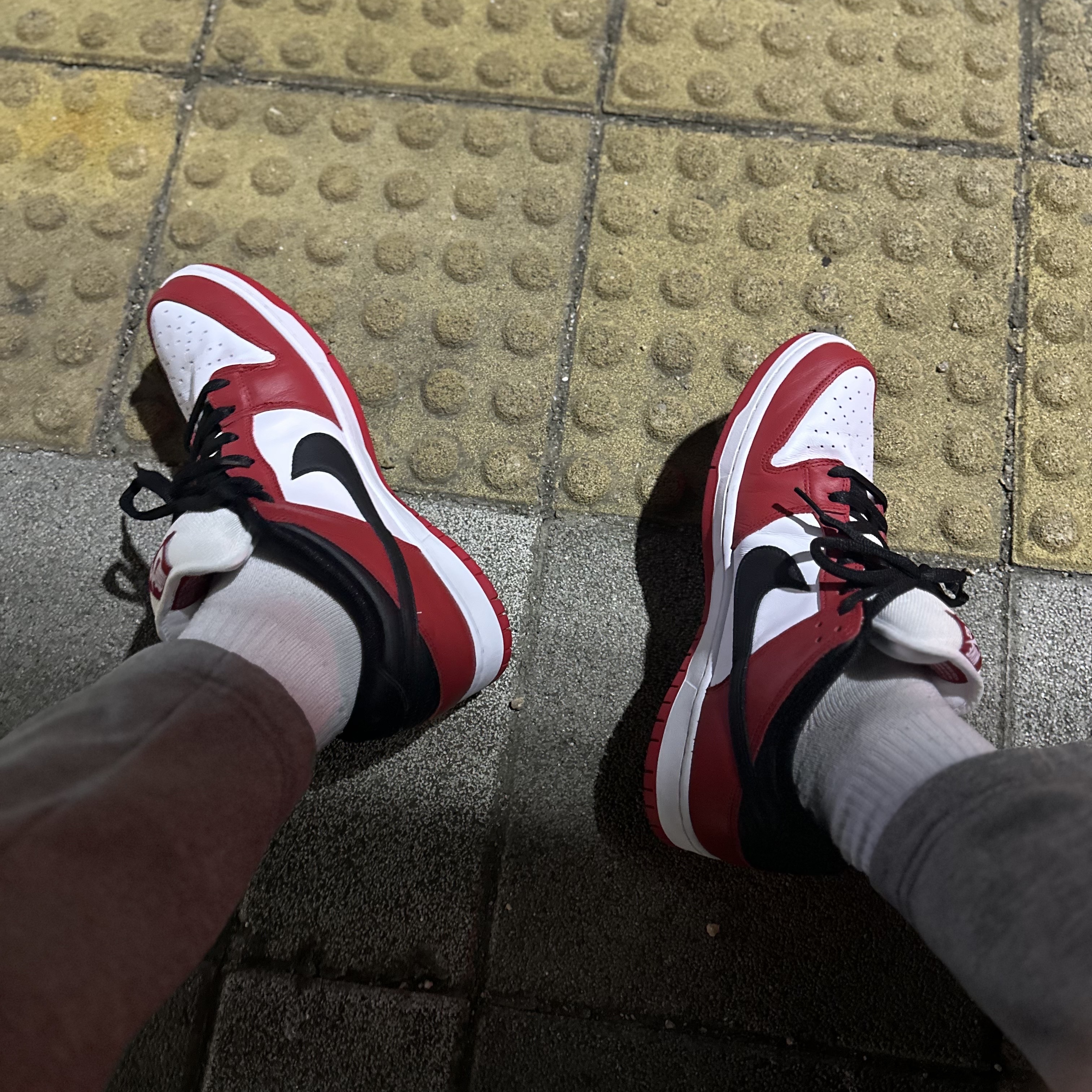 Nike SB Dunk Low Pro Chicago 착용 스타일 - 2