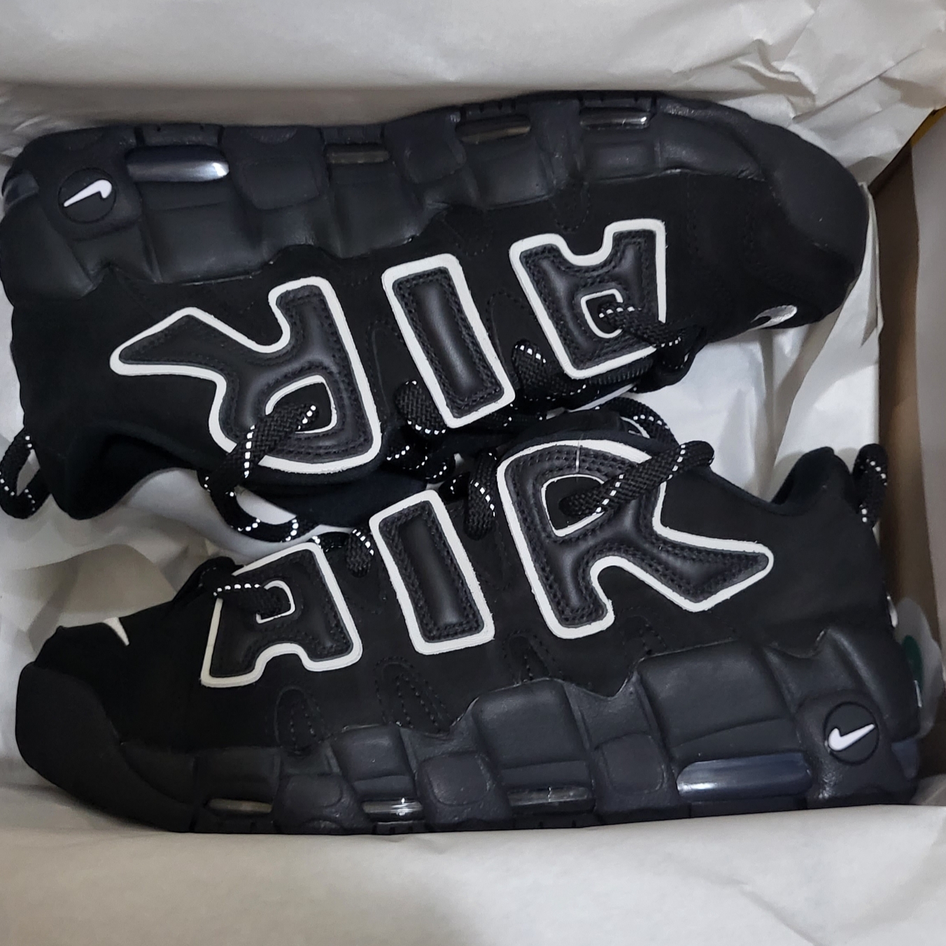 Nike x Ambush Air More Uptempo Low Black and White 착용 스타일 - 2