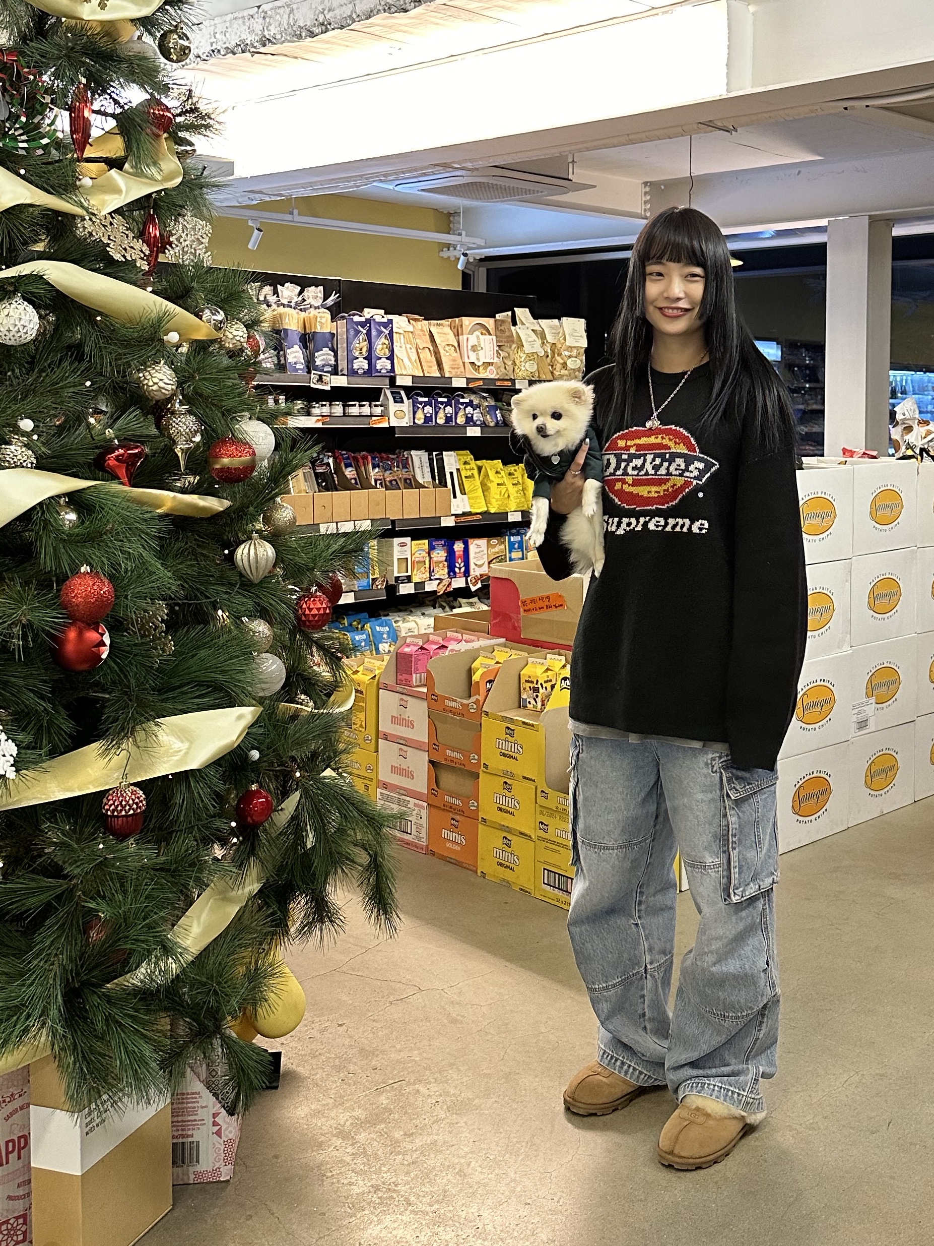 Supreme x Dickies Sweater Black - 22FW, (W) UGG Coquette Slipper Chestnut 착용 스타일 - 1