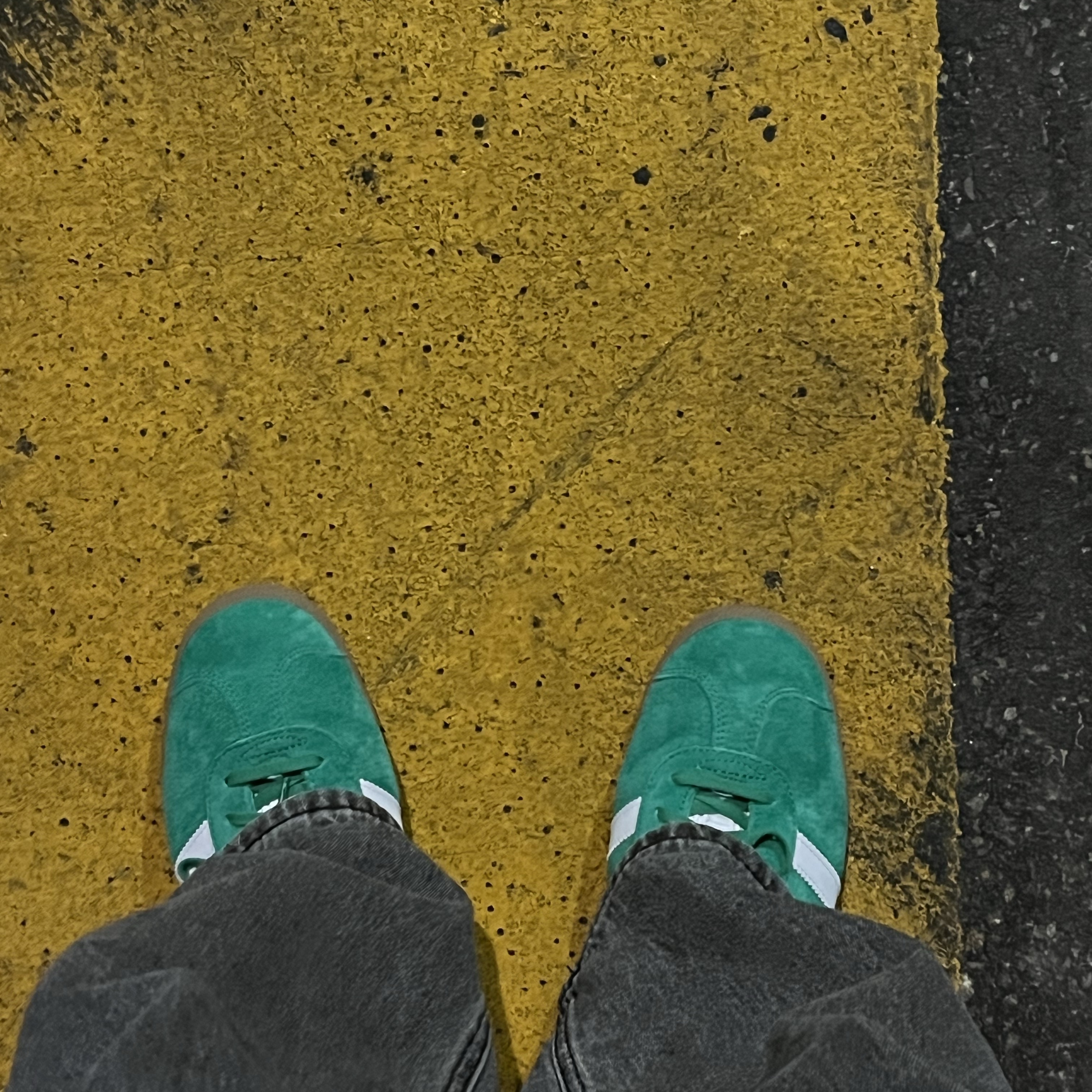 Adidas Gazelle Court Green Cloud White 착용 스타일