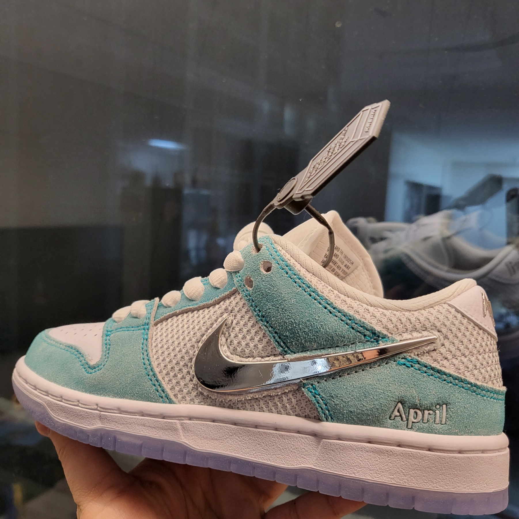 Nike x April Skateboards SB Dunk Low Pro QS Racer Blue Metallic Silver 착용 스타일 - 1