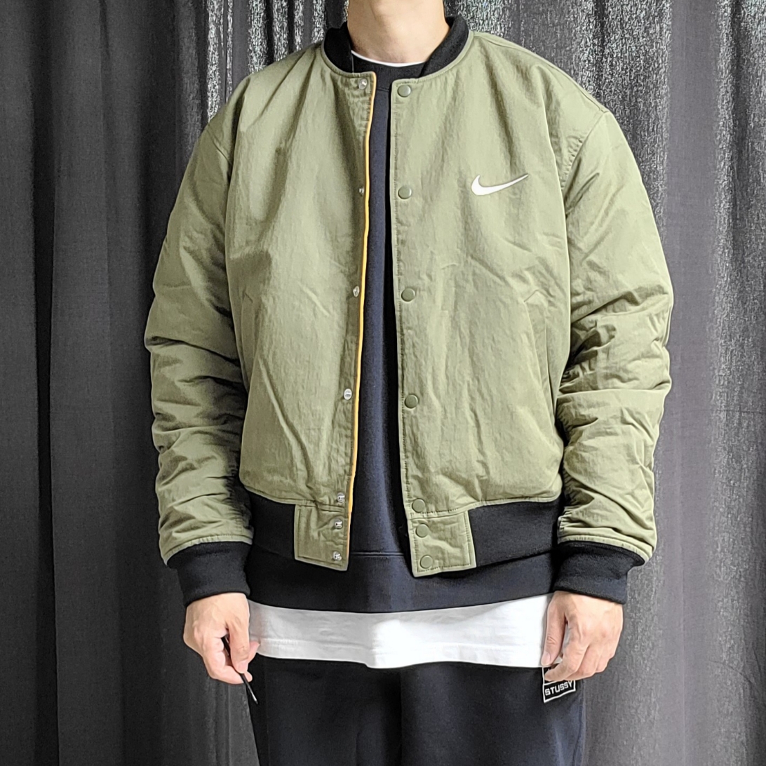 Nike x Stussy Reversible Jacket Medium Olive (FJ9153-222) 착용 스타일 - 3