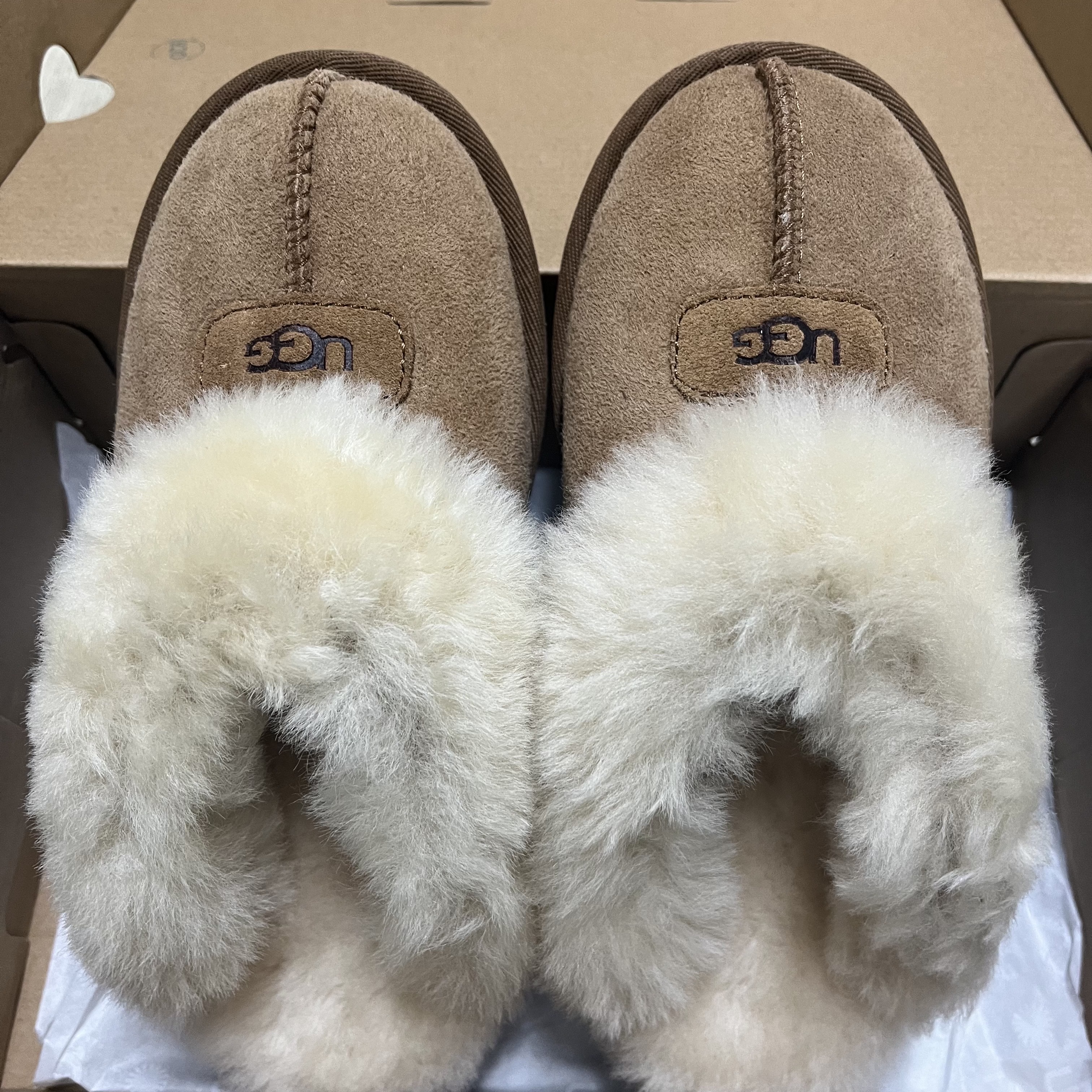 (W) UGG Coquette Slipper Chestnut 착용 스타일 - 2