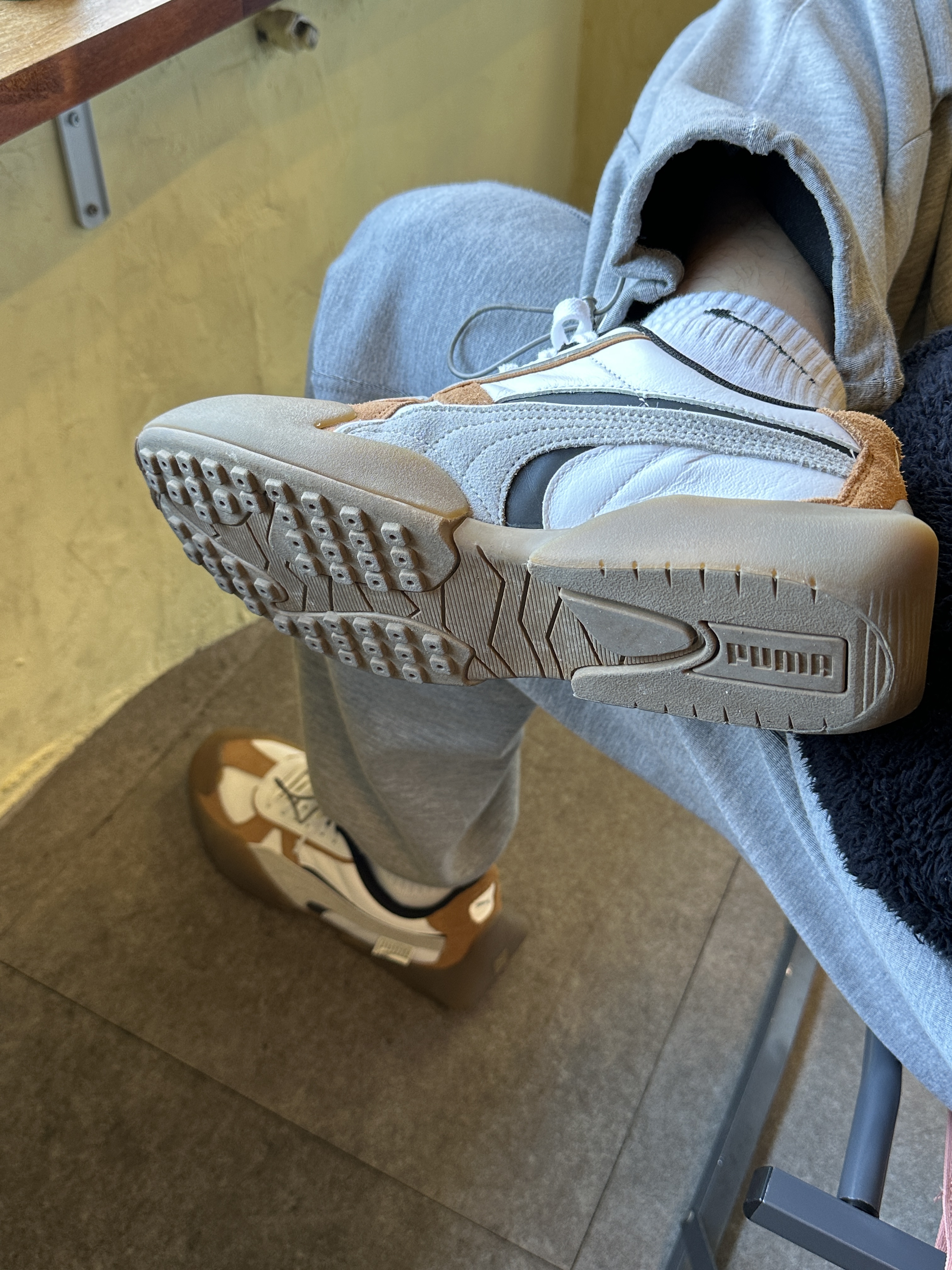 Puma Vaderon White Gum 착용 스타일