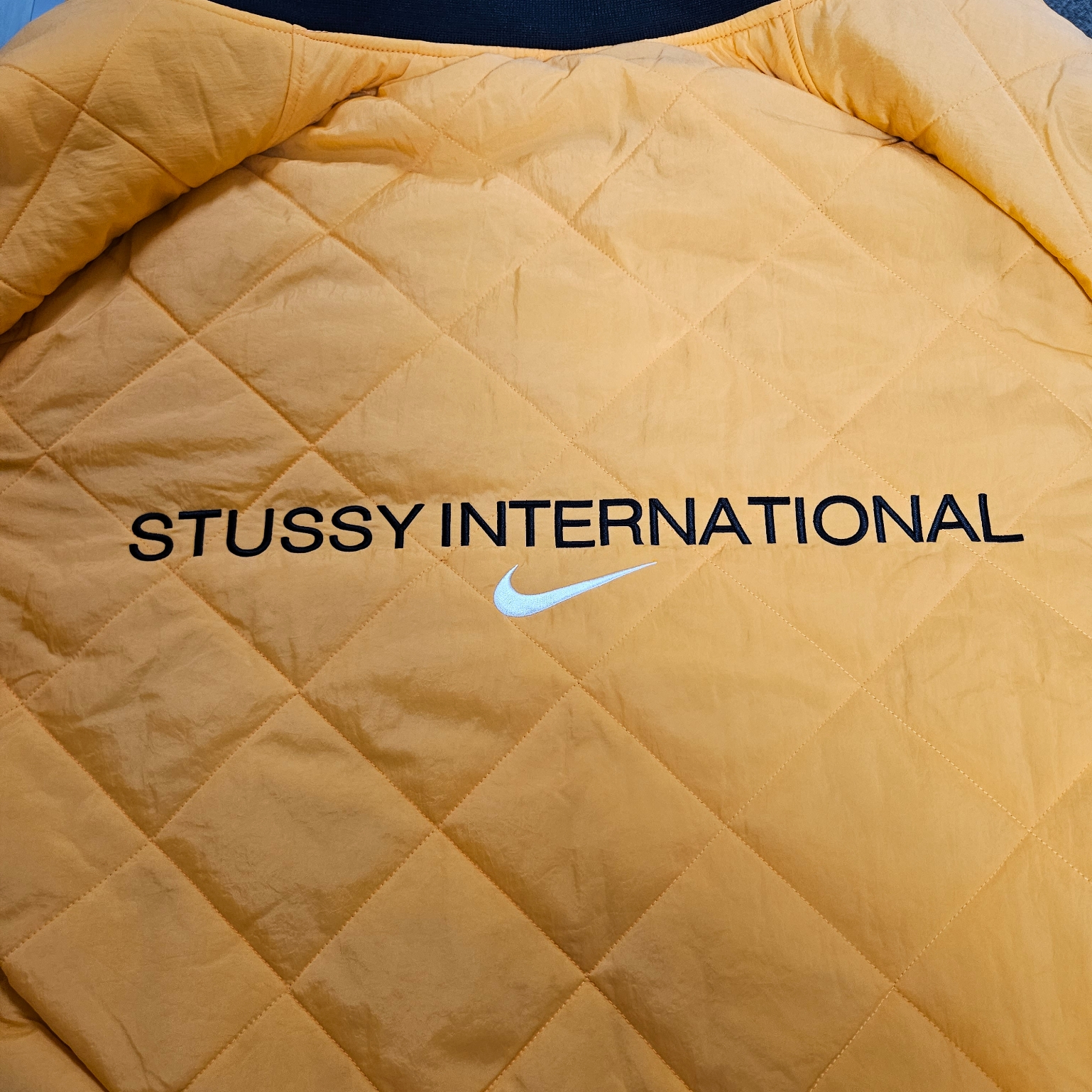Nike x Stussy Reversible Jacket Medium Olive (FJ9153-222) 착용 스타일 - 10