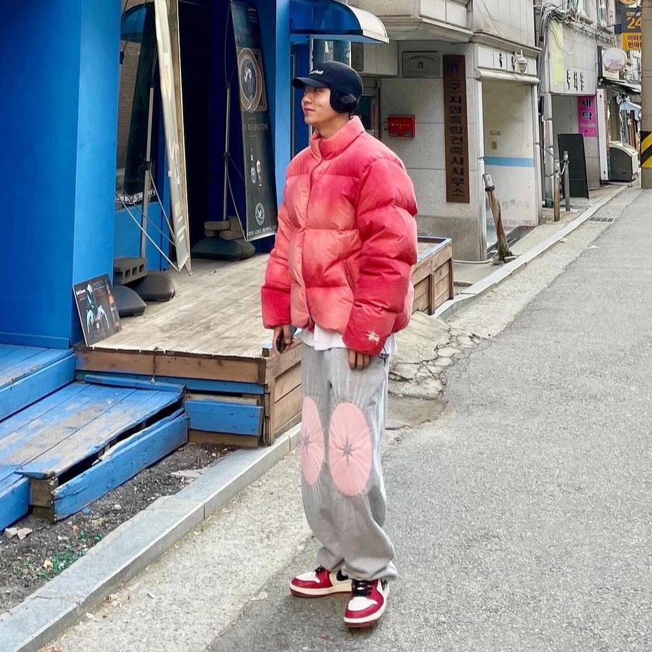 Stussy Recycled Nylon Down Puffer Faded Red, Jordan 1 Retro High OG Chicago 2022 착용 스타일