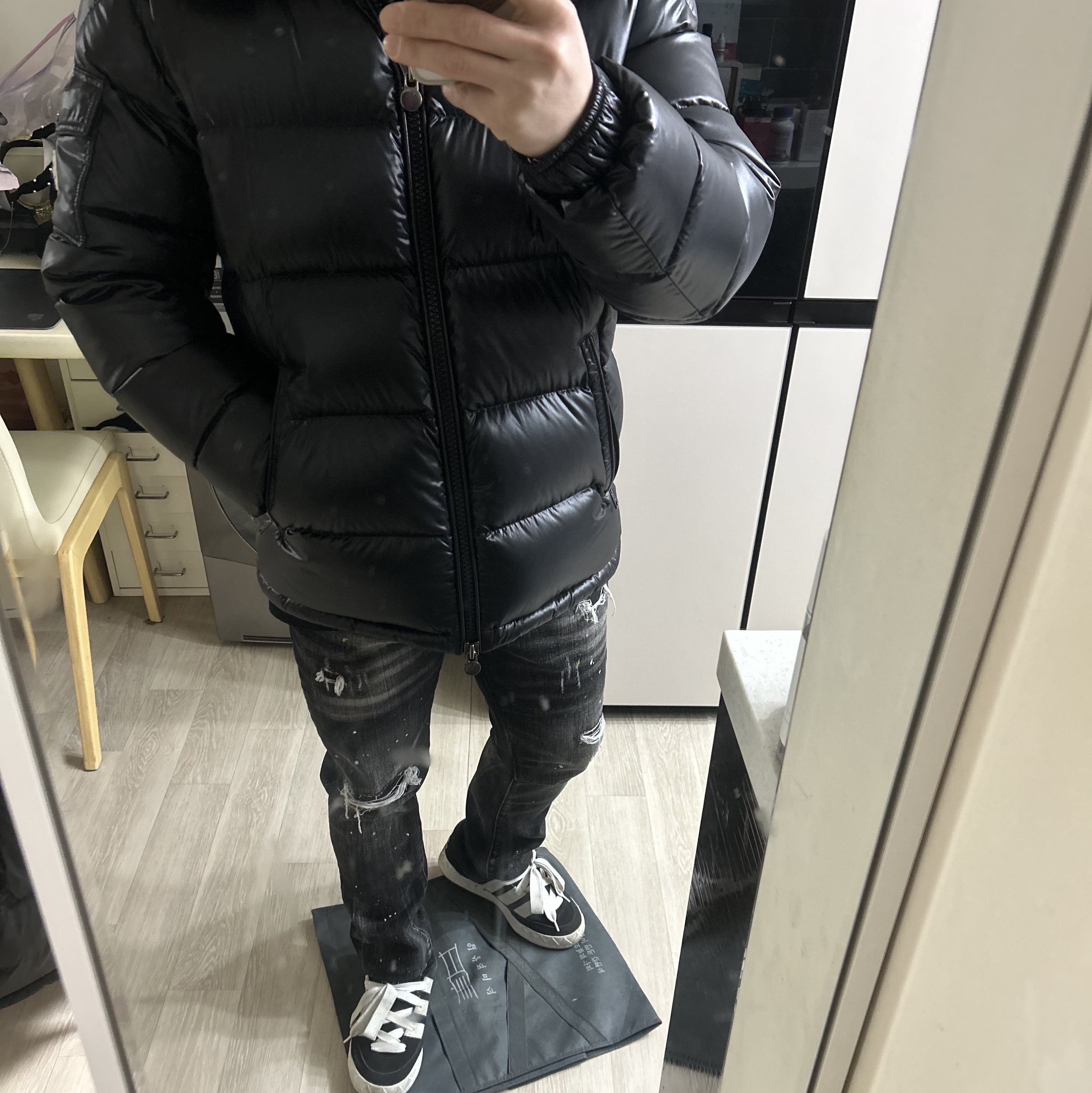 Moncler Maya Short Down Jacket Black - 23FW 착용 스타일