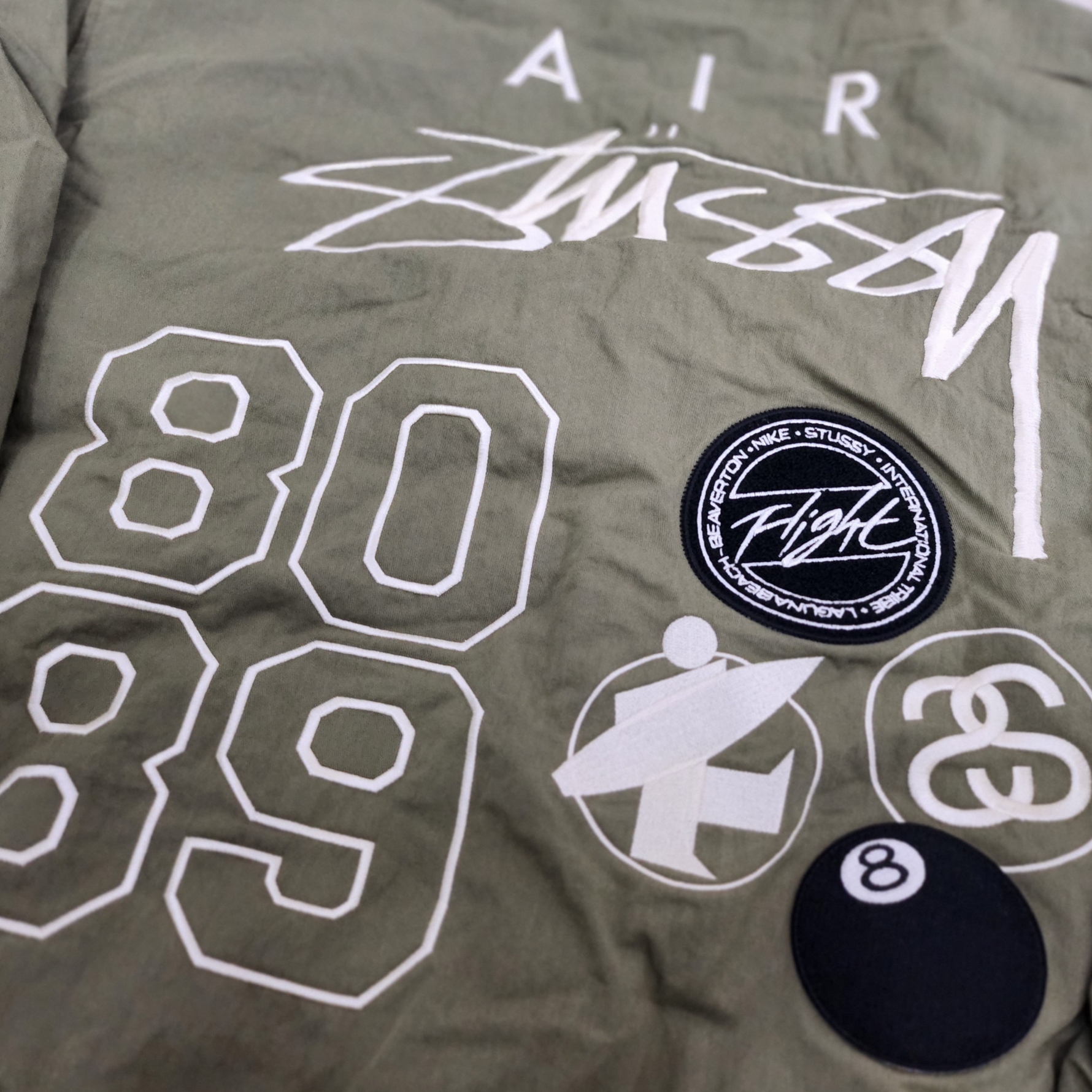Nike x Stussy Reversible Jacket Medium Olive (FJ9153-222) 착용 스타일 - 4