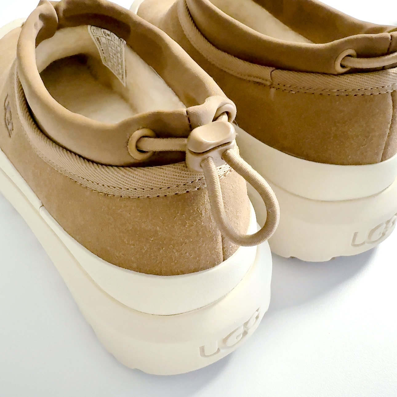 UGG Tasman Weather Hybrid Chestnut Whitecap 착용 스타일 - 4