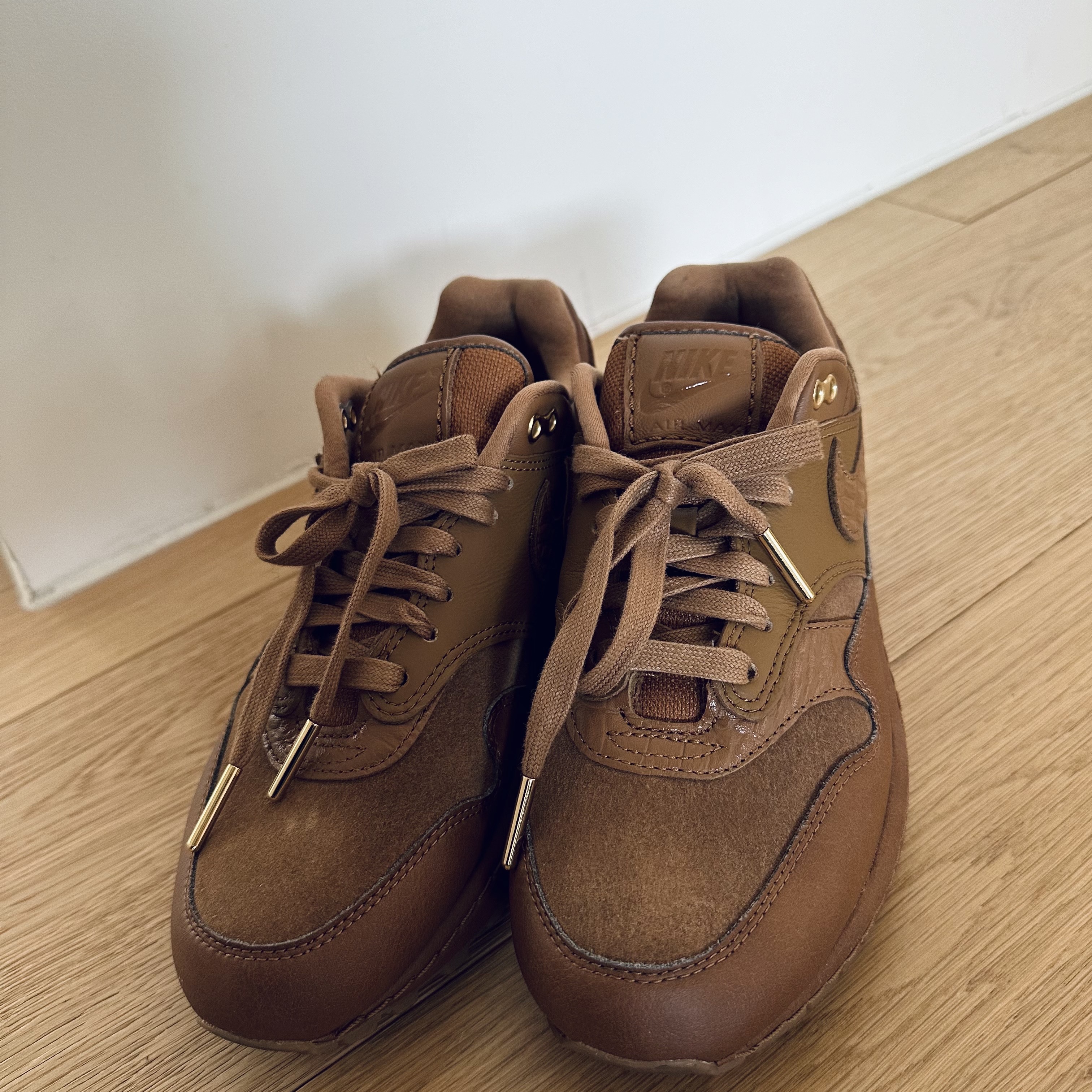 (W) Nike Air Max 1 '87 Luxe Ale Brown 착용 스타일
