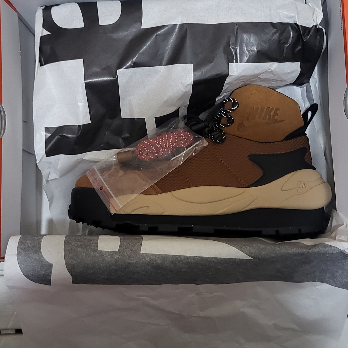 Nike x Sacai Magmascape SP Pecan, Nike x Sacai Magmascape SP Varsity Royal 착용 스타일 - 1