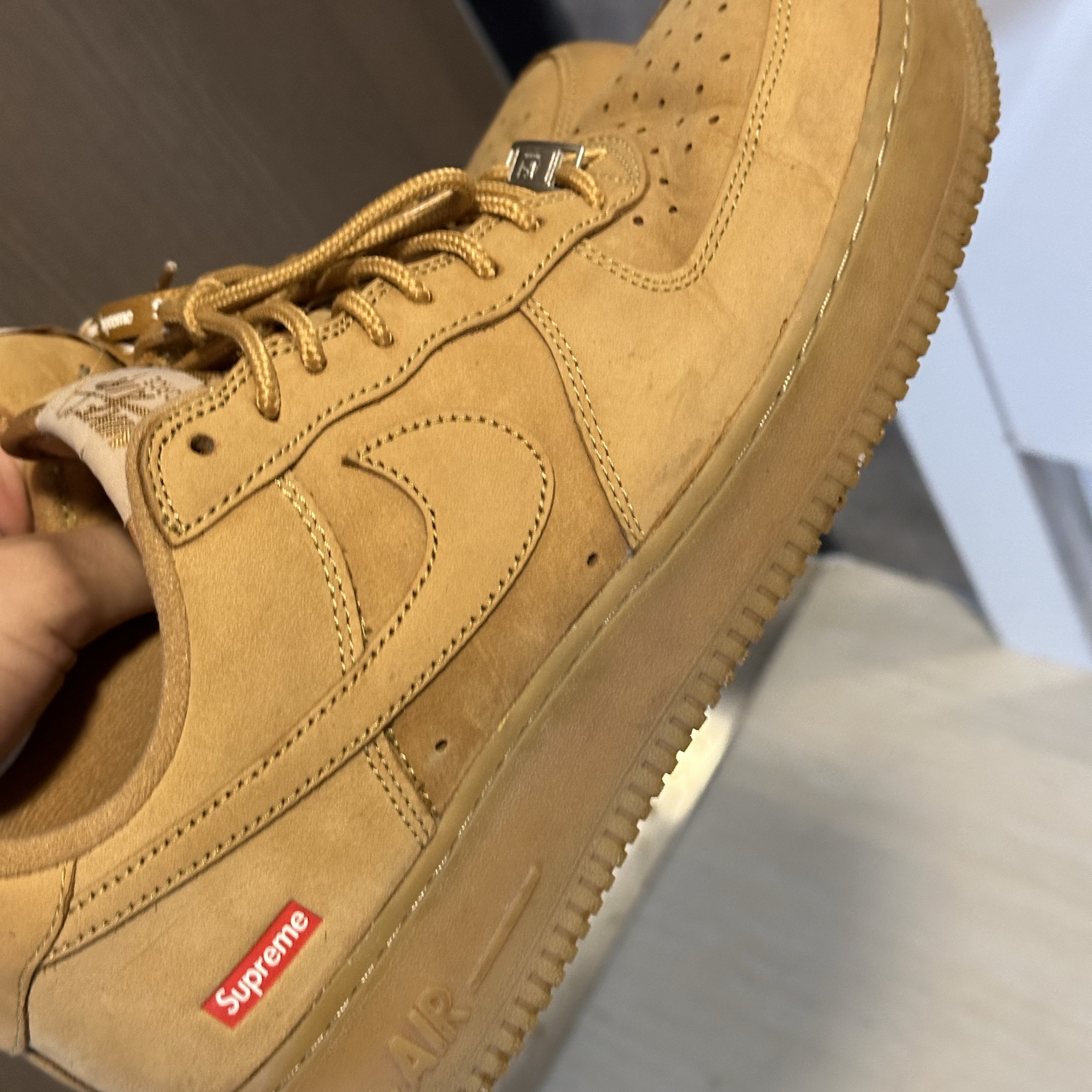 Nike x Supreme Air Force 1 Low Flax 착용 스타일