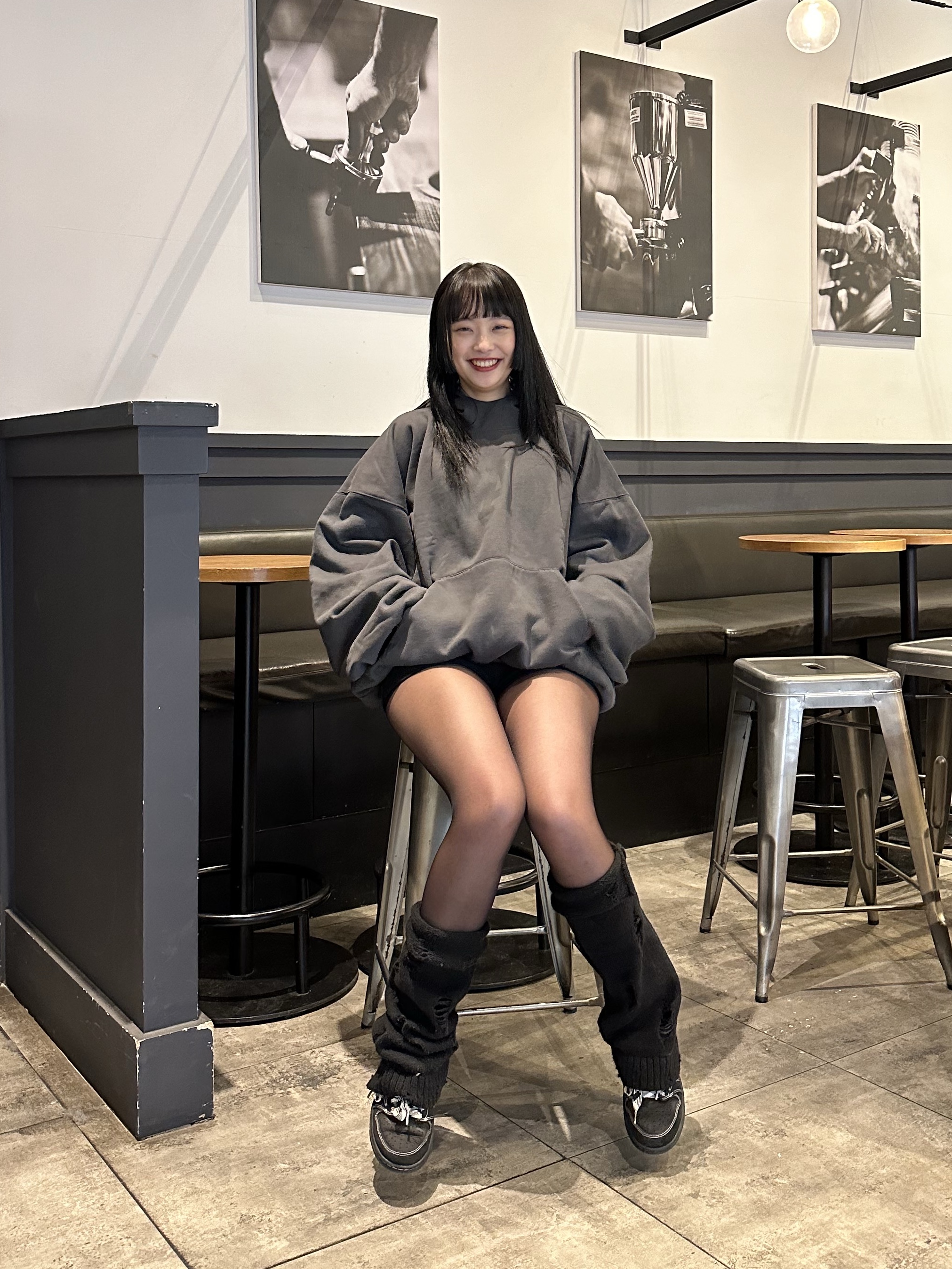 Yeezy Gap Engineered By Balenciaga Dove Hoodie Black, Jordan 1 x Travis Scott Retro Low OG SP Black Phantom 착용 스타일 - 1