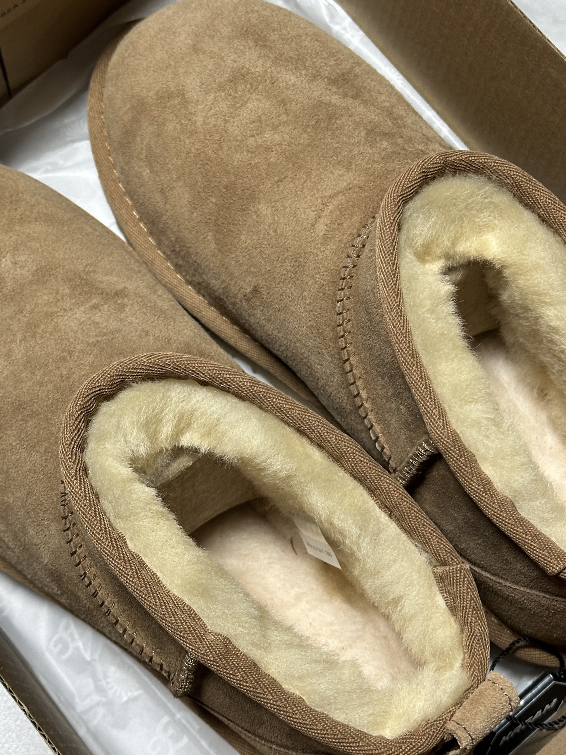 (W) UGG Classic Ultra Mini Boots Chestnut 착용 스타일 - 3
