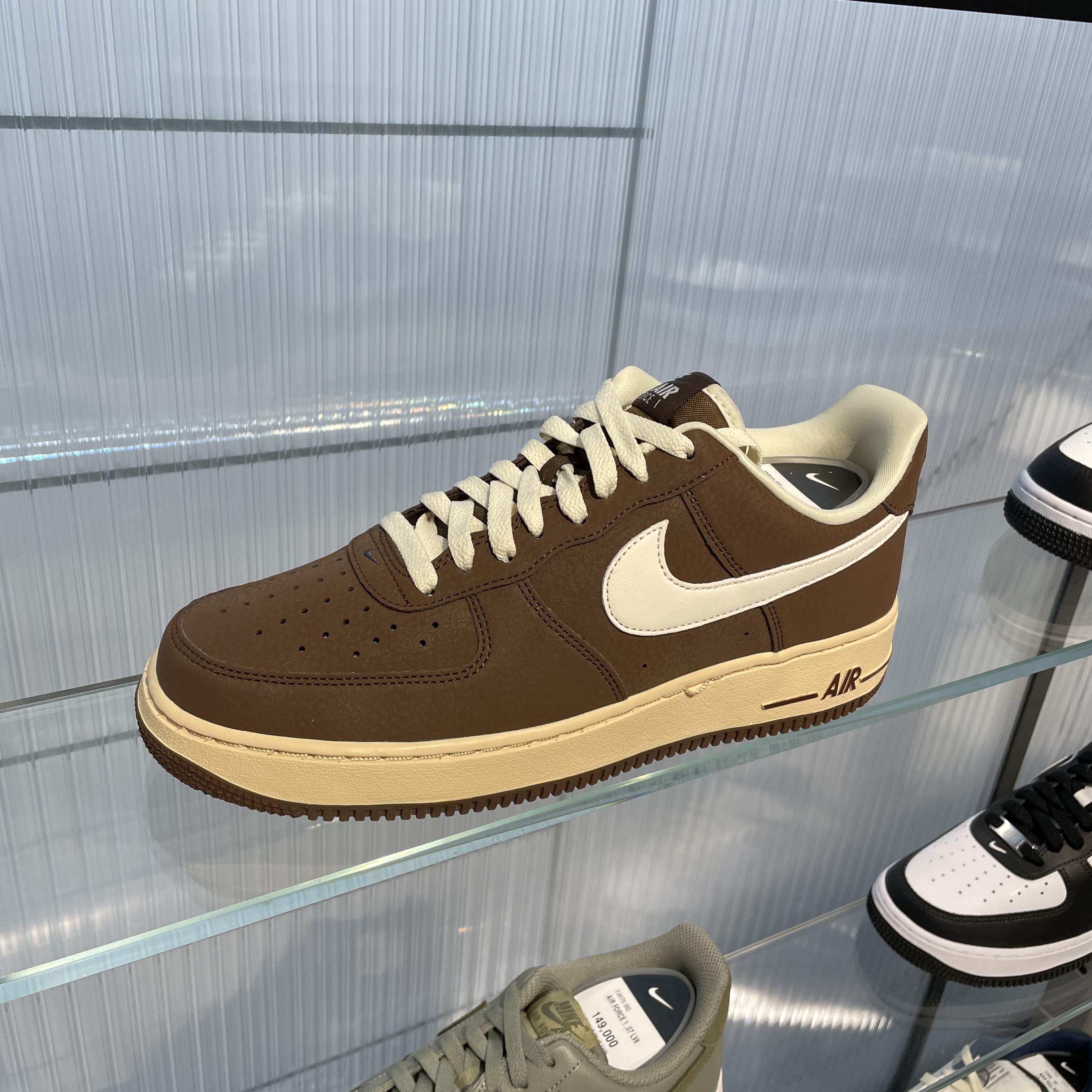 Nike Air Force 1 '07 Cacao Wow Coconut Milk 착용 스타일